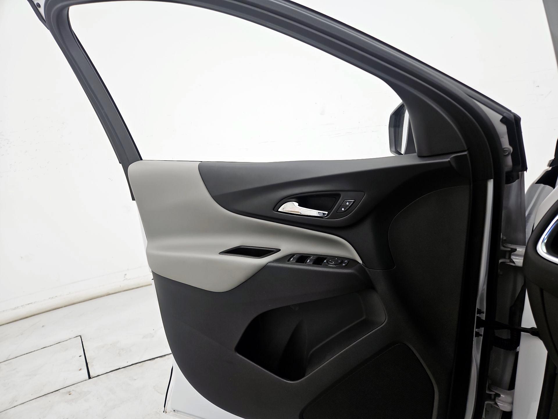 Thumbnail: 2022 Chevrolet Equinox - 12