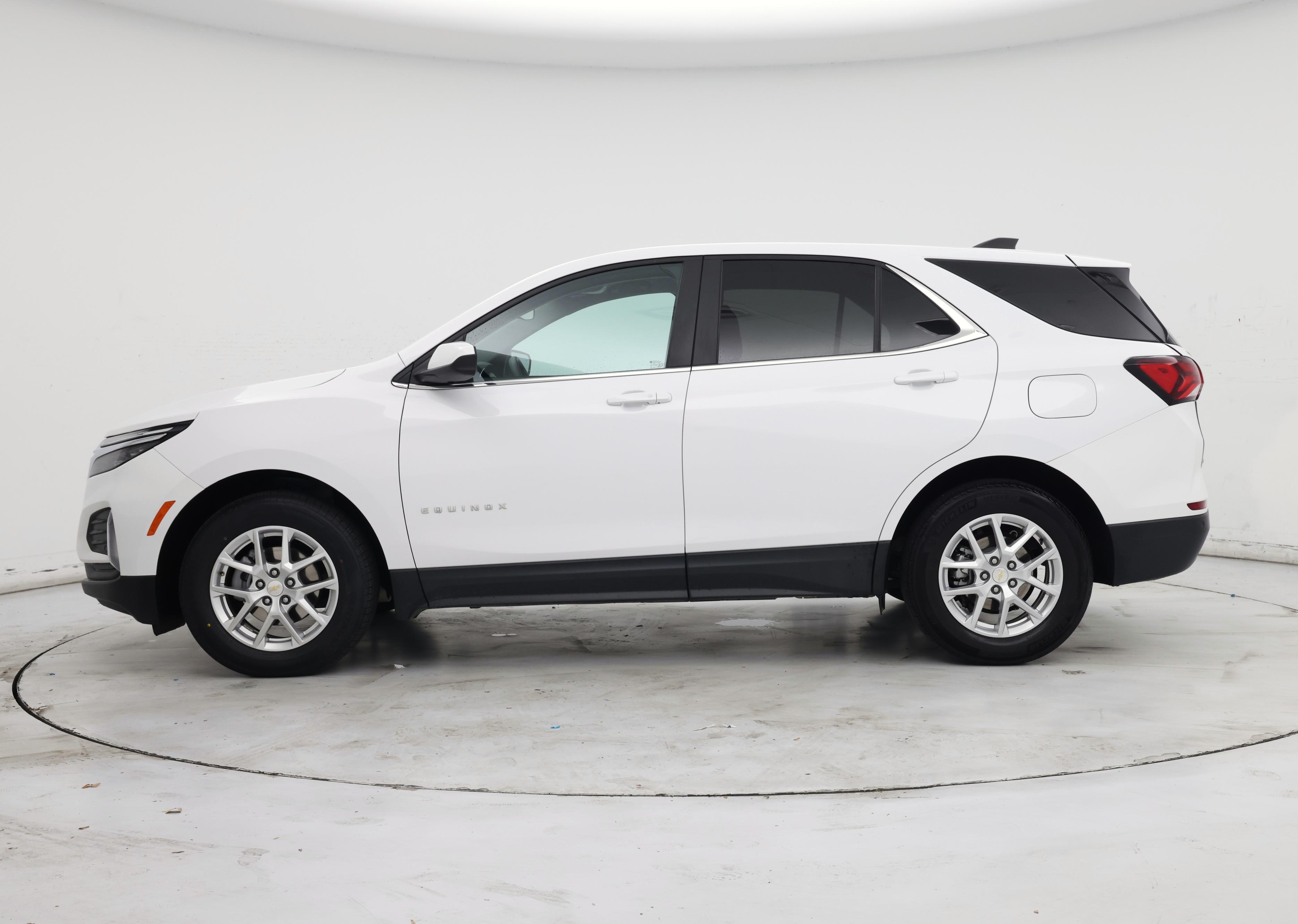 Thumbnail: 2022 Chevrolet Equinox - 3