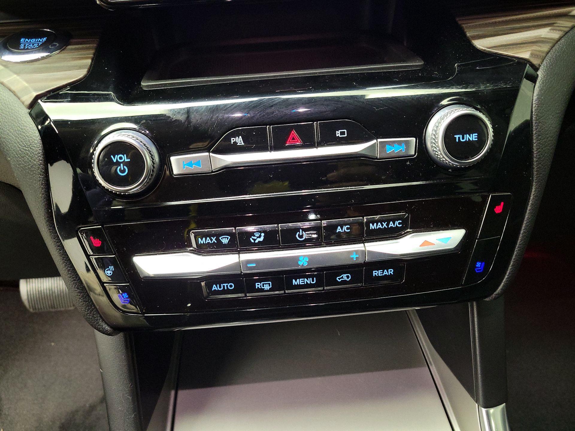 Thumbnail: 2022 Ford Explorer - 17