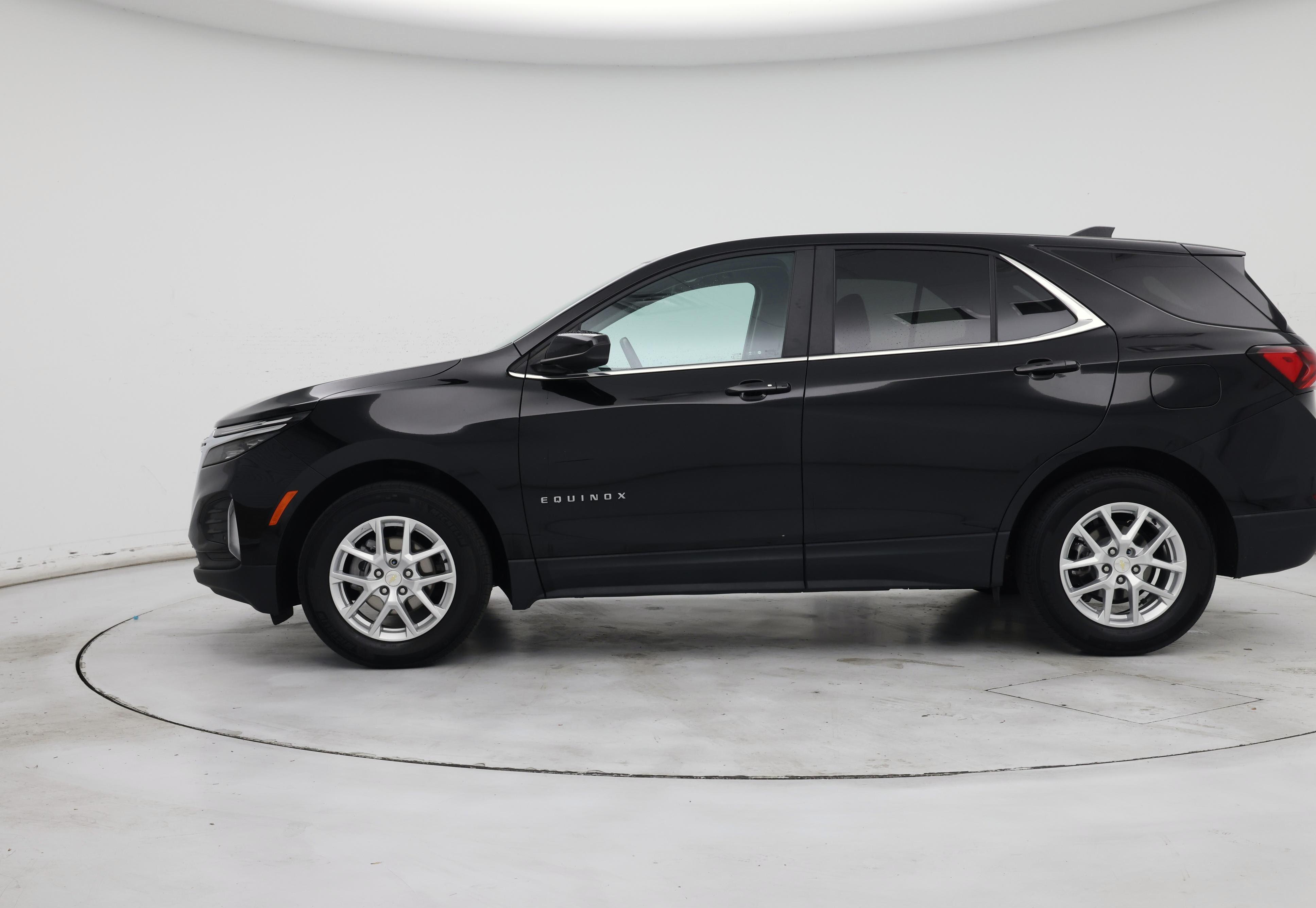 Thumbnail: 2022 Chevrolet Equinox - 3