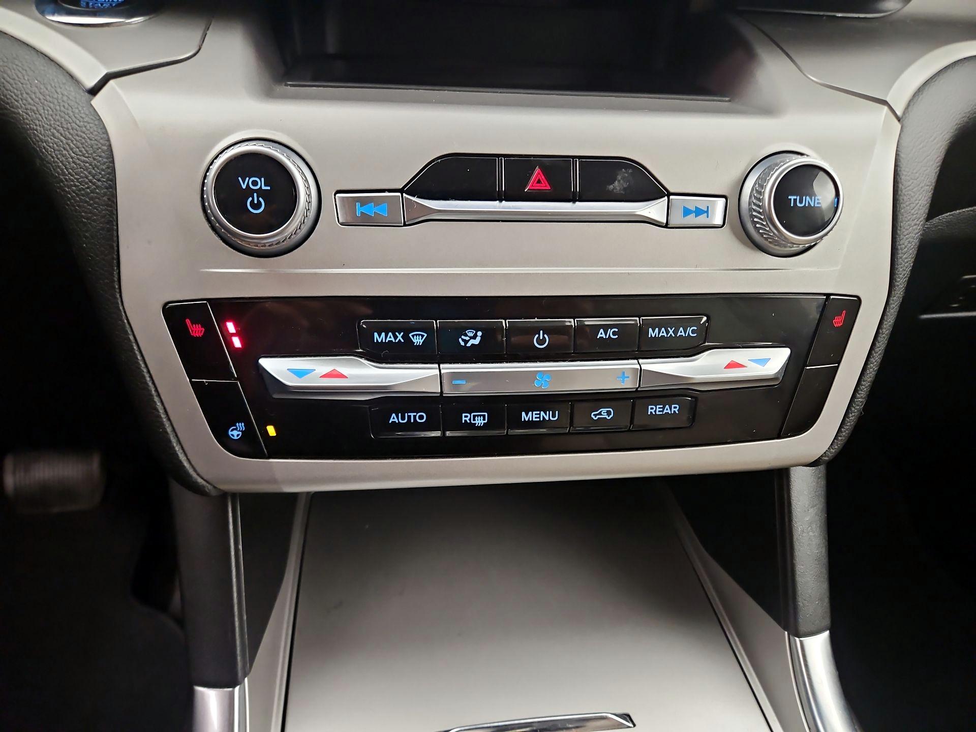 Thumbnail: 2022 Ford Explorer - 16