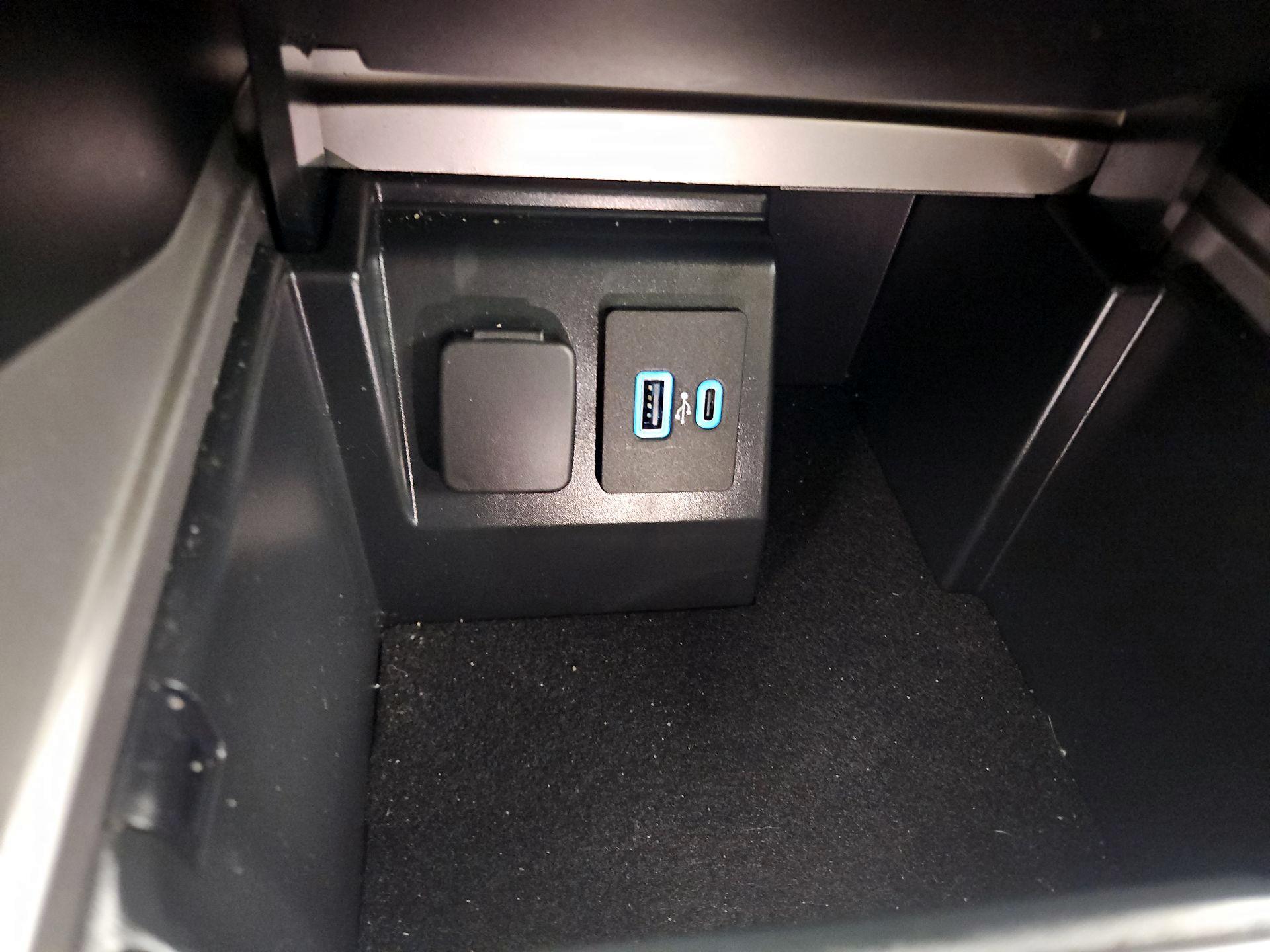 Thumbnail: 2022 Ford Explorer - 18