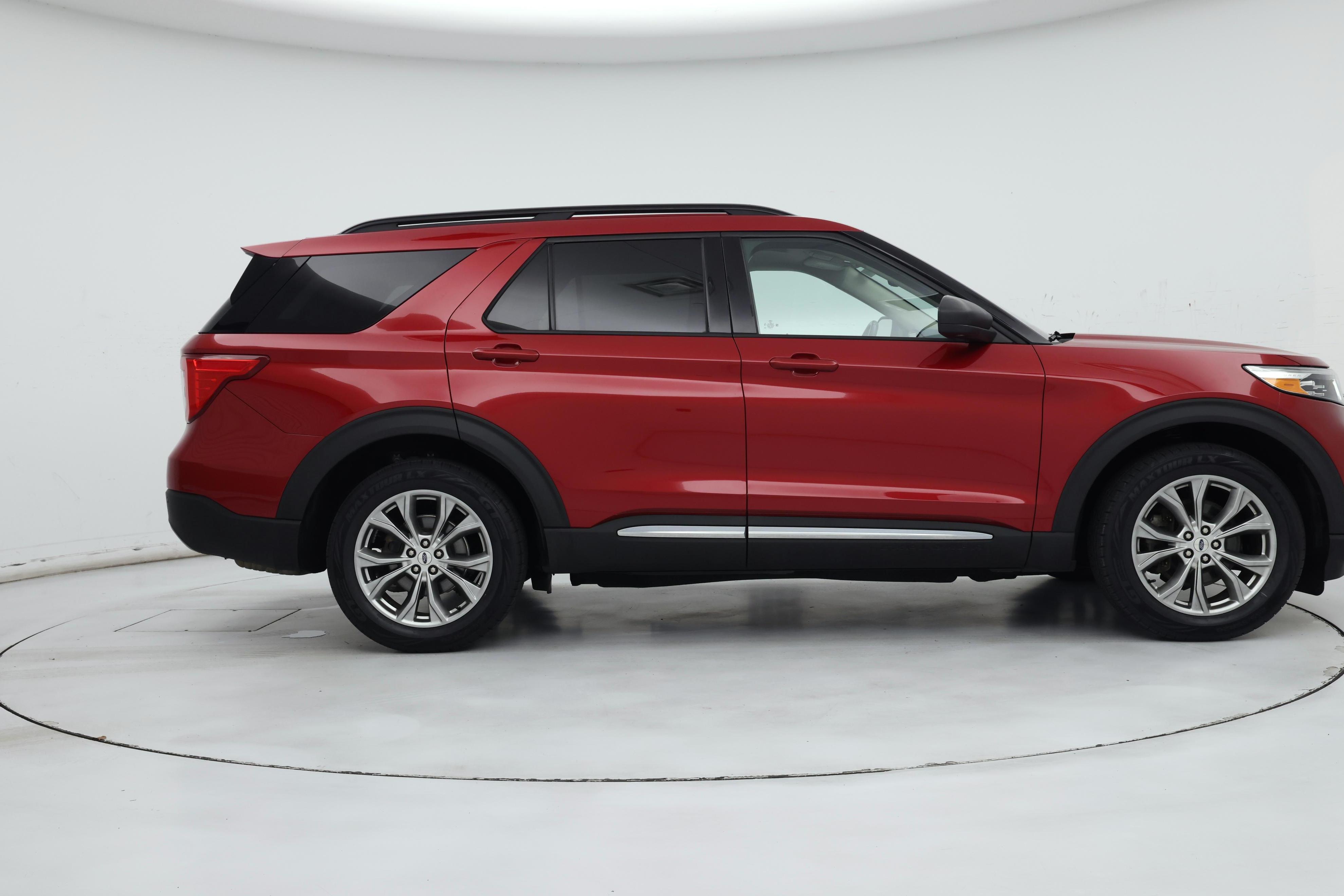 Thumbnail: 2022 Ford Explorer - 7