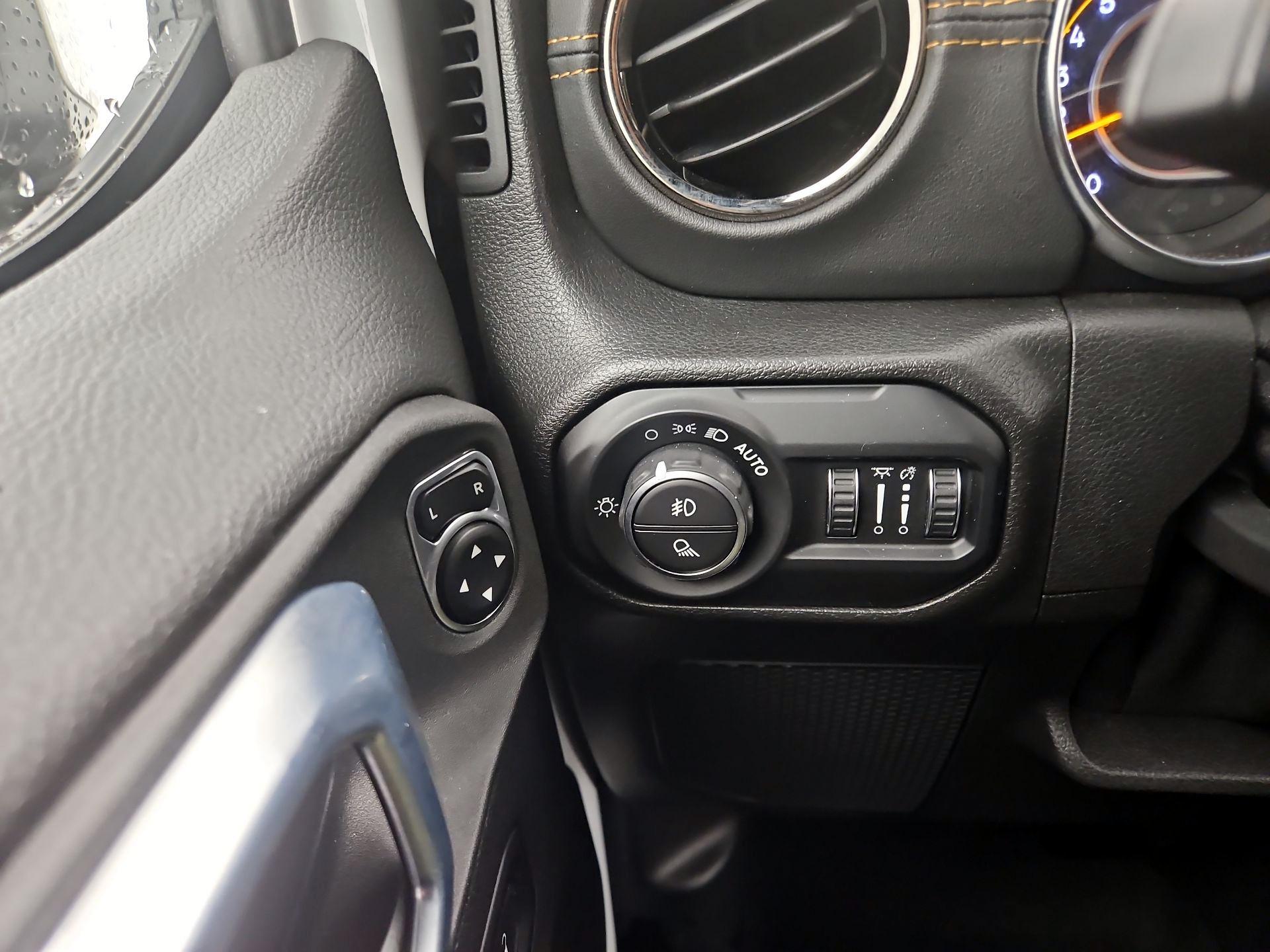 Thumbnail: 2021 Jeep Gladiator - 13