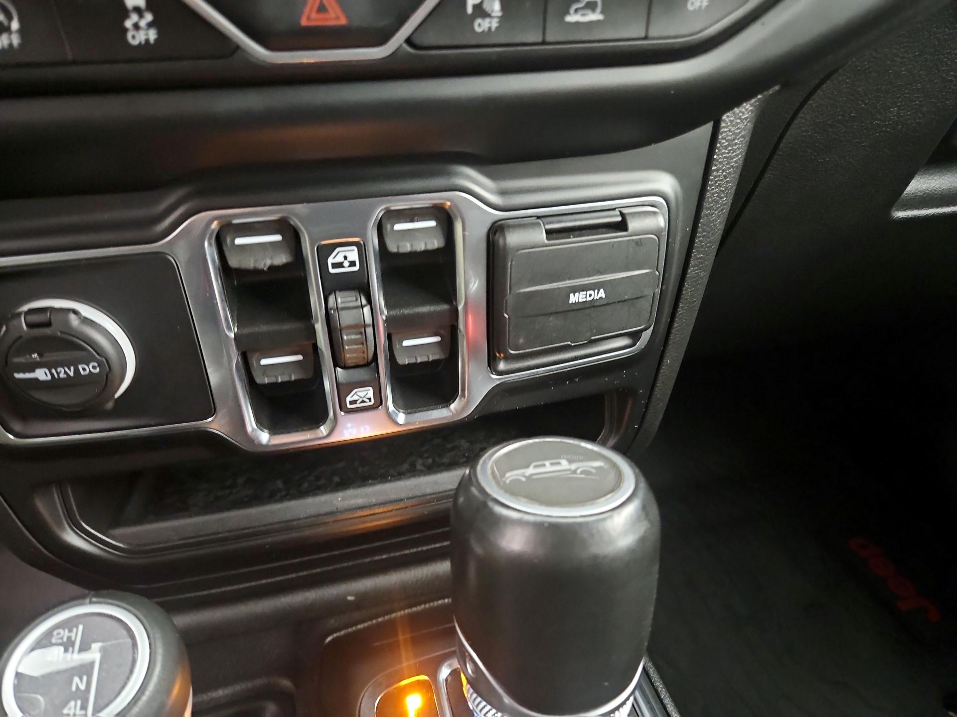 Thumbnail: 2021 Jeep Gladiator - 19