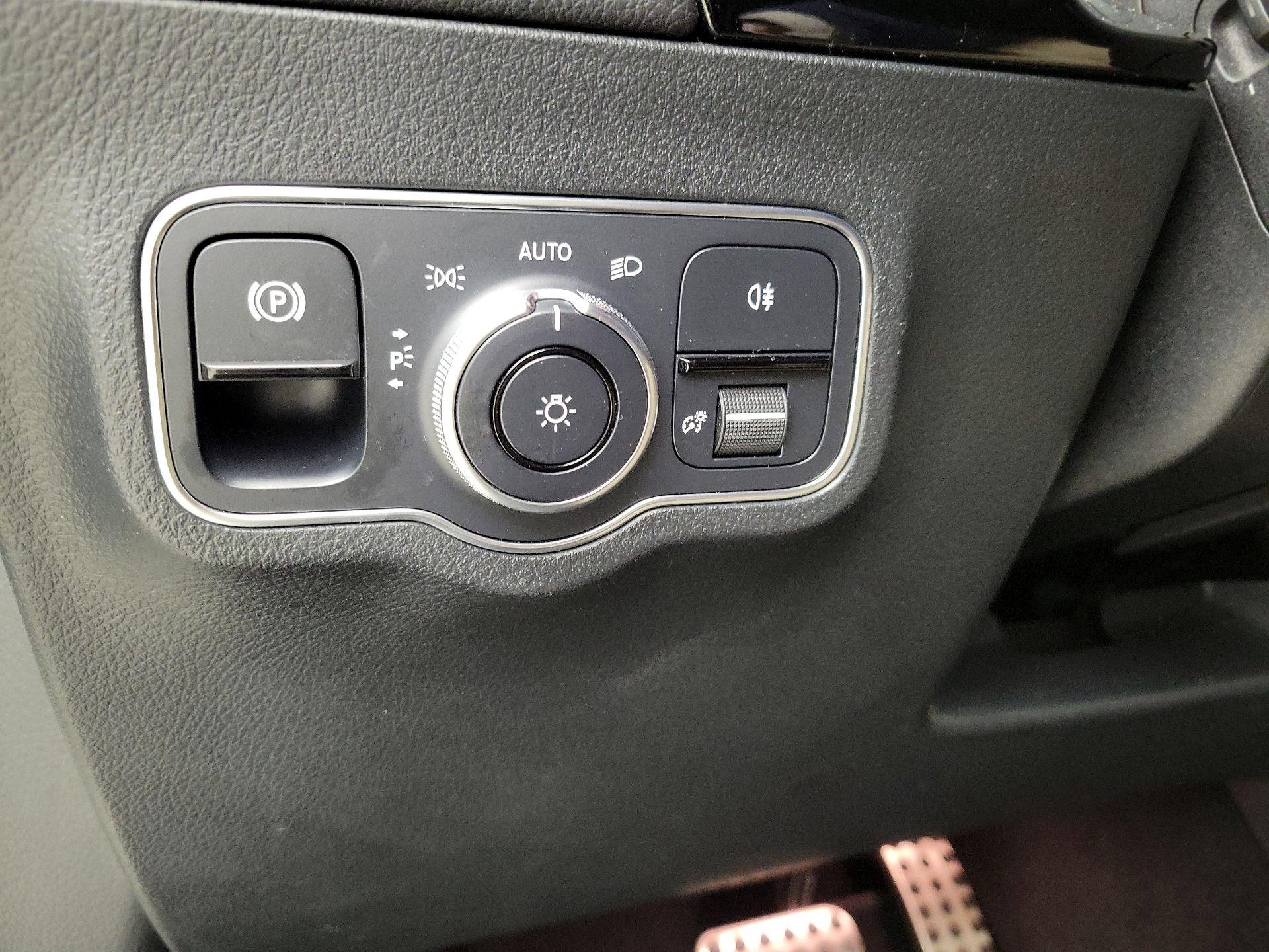 Thumbnail: 2022 Mercedes-Benz GLA - 13