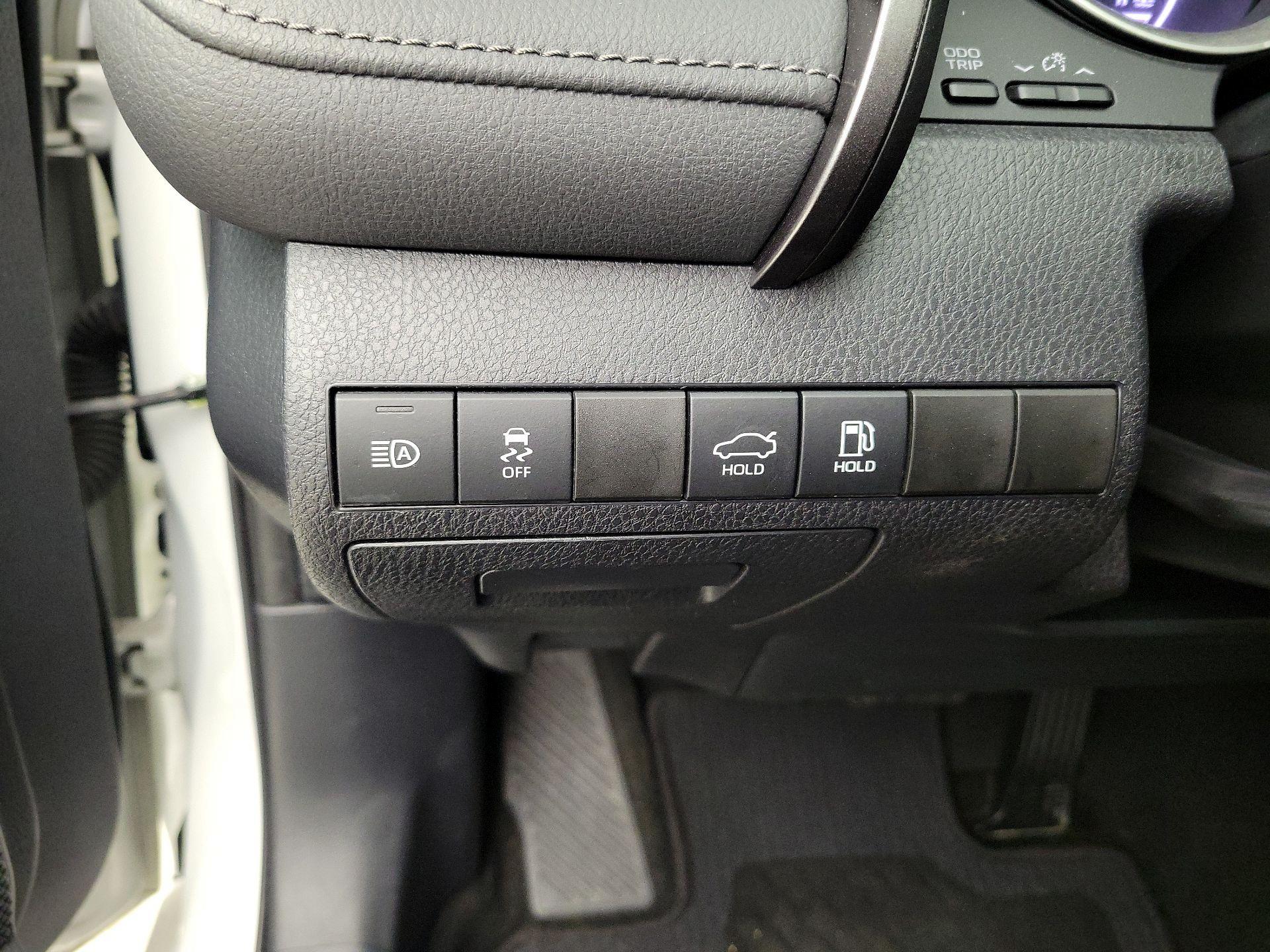 Thumbnail: 2022 Toyota Camry - 13