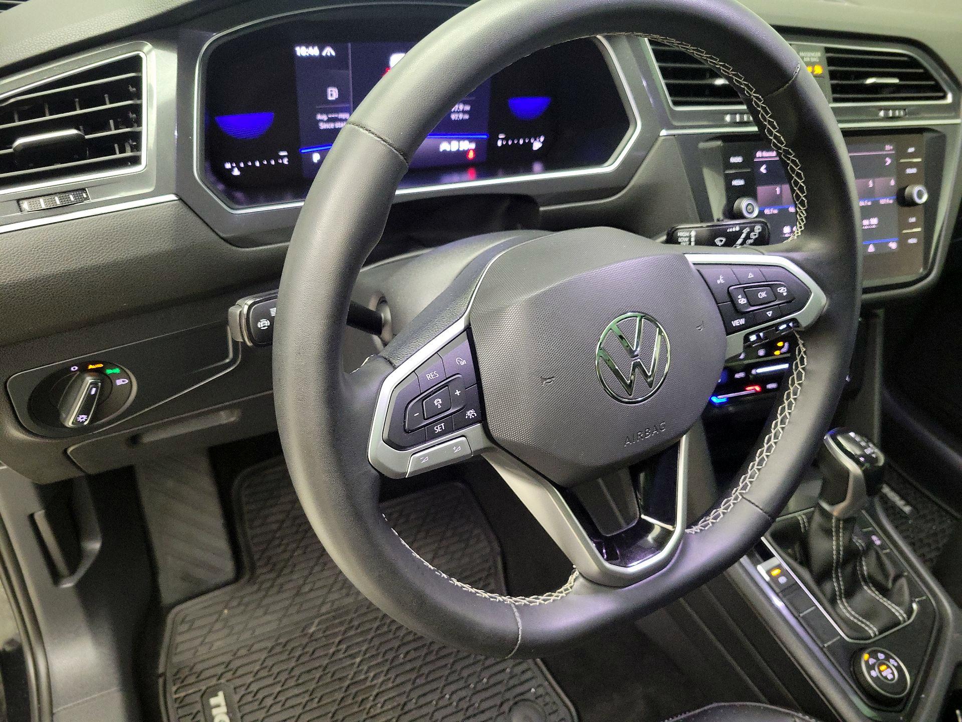 Thumbnail: 2022 Volkswagen Tiguan - 10