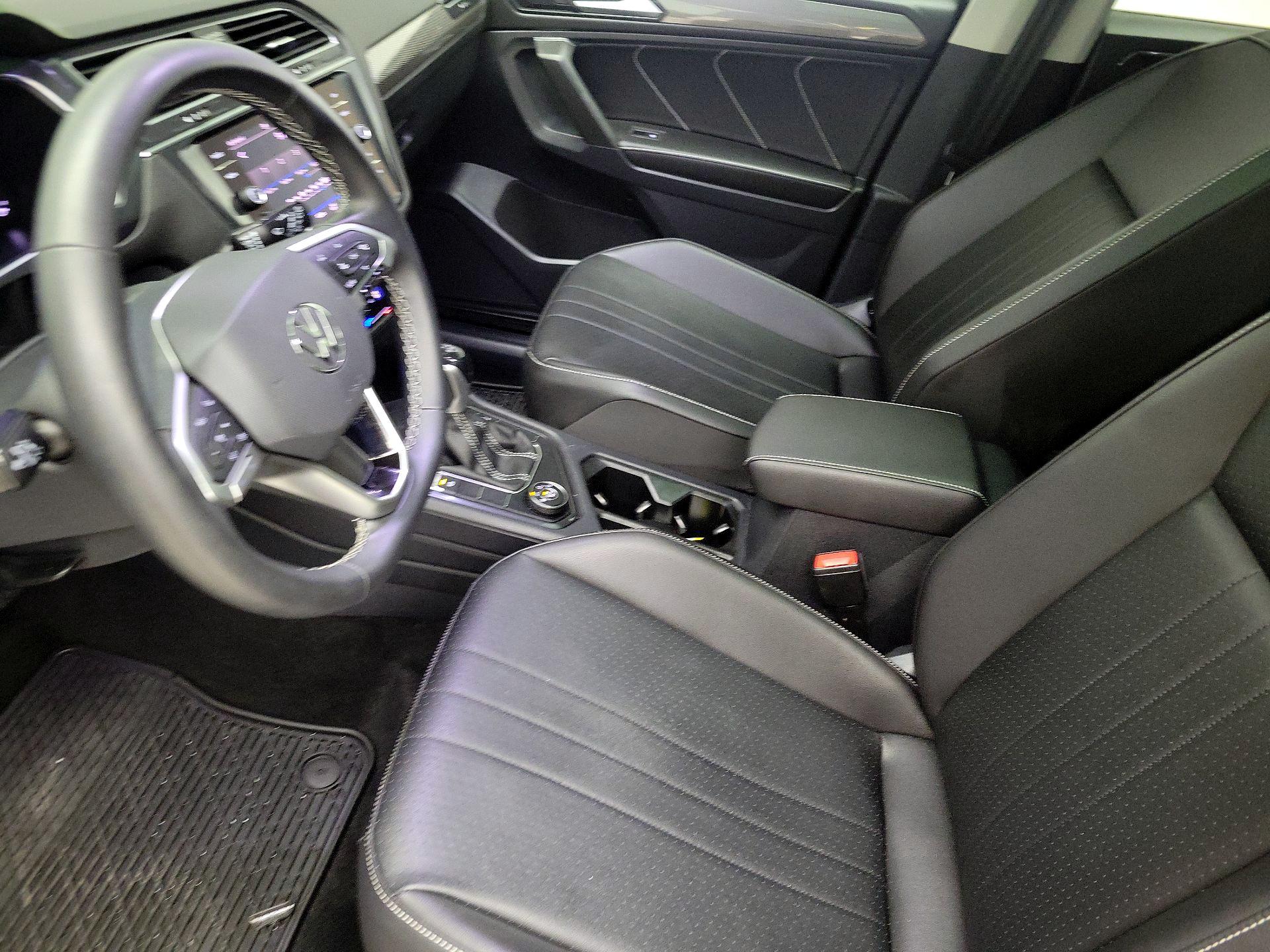 Thumbnail: 2022 Volkswagen Tiguan - 11