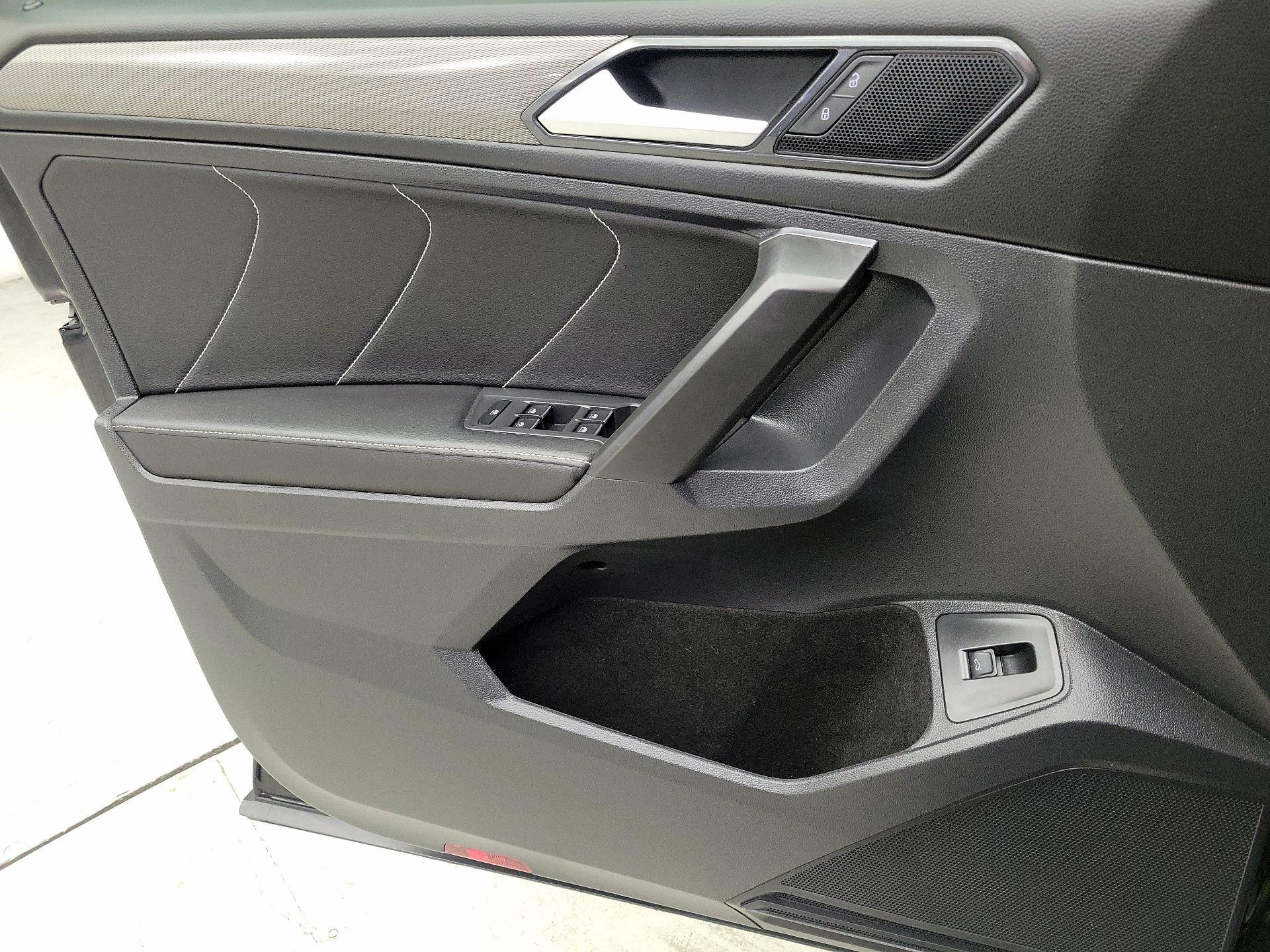 Thumbnail: 2022 Volkswagen Tiguan - 12