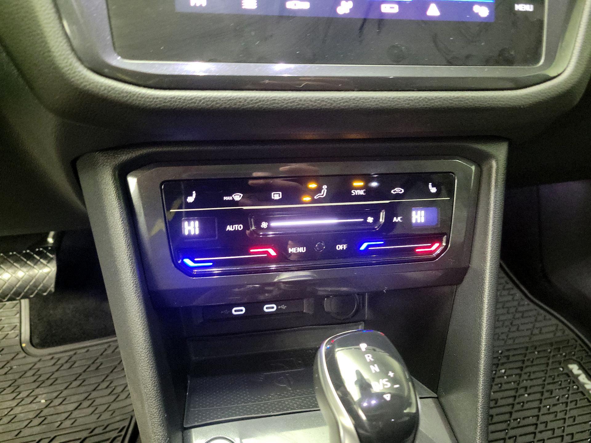 Thumbnail: 2022 Volkswagen Tiguan - 16