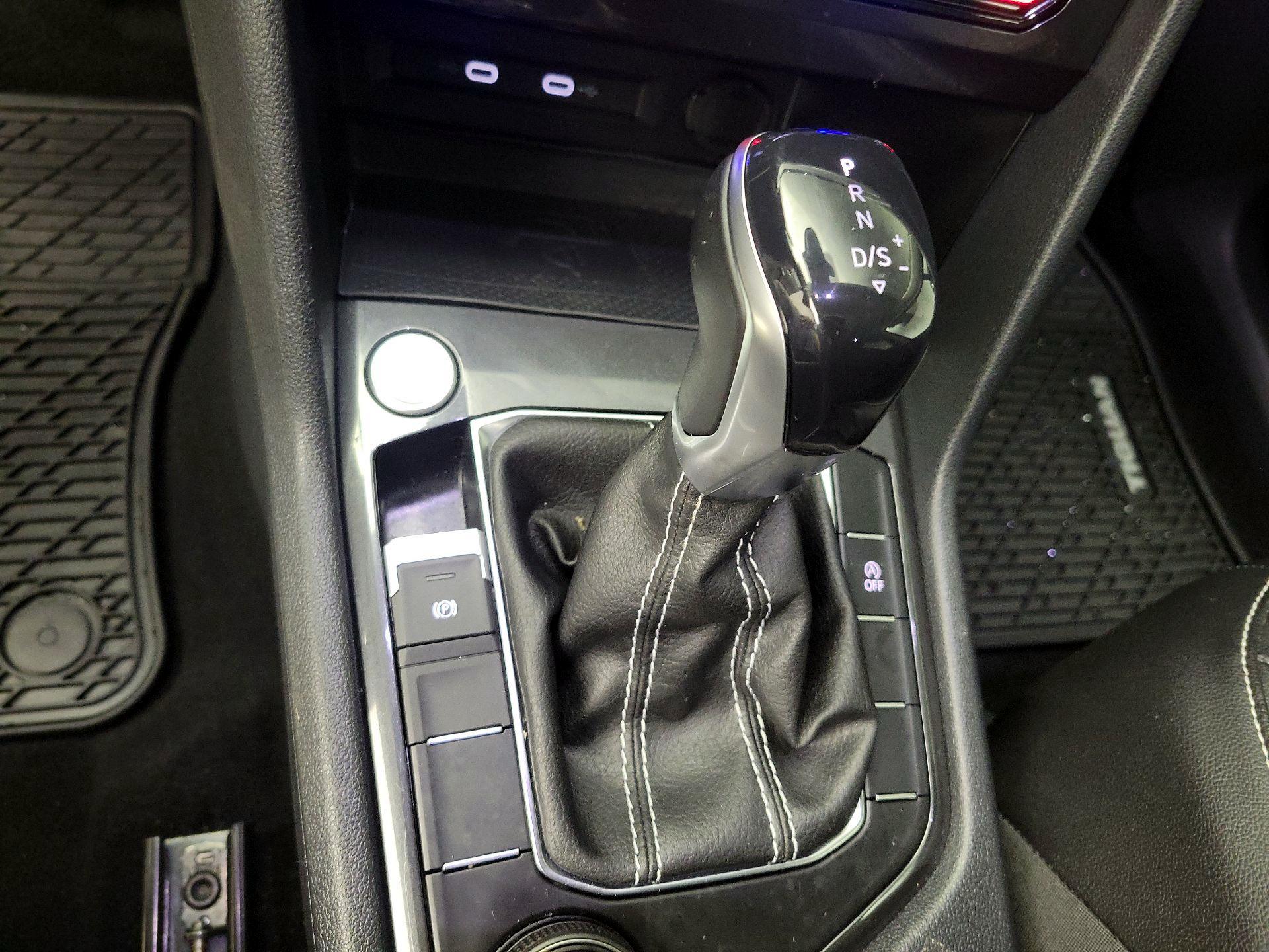 Thumbnail: 2022 Volkswagen Tiguan - 17