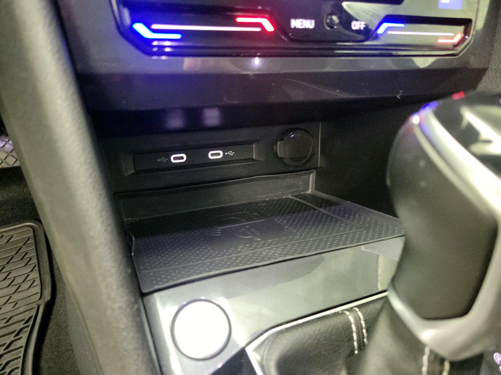 Thumbnail: 2022 Volkswagen Tiguan - 18