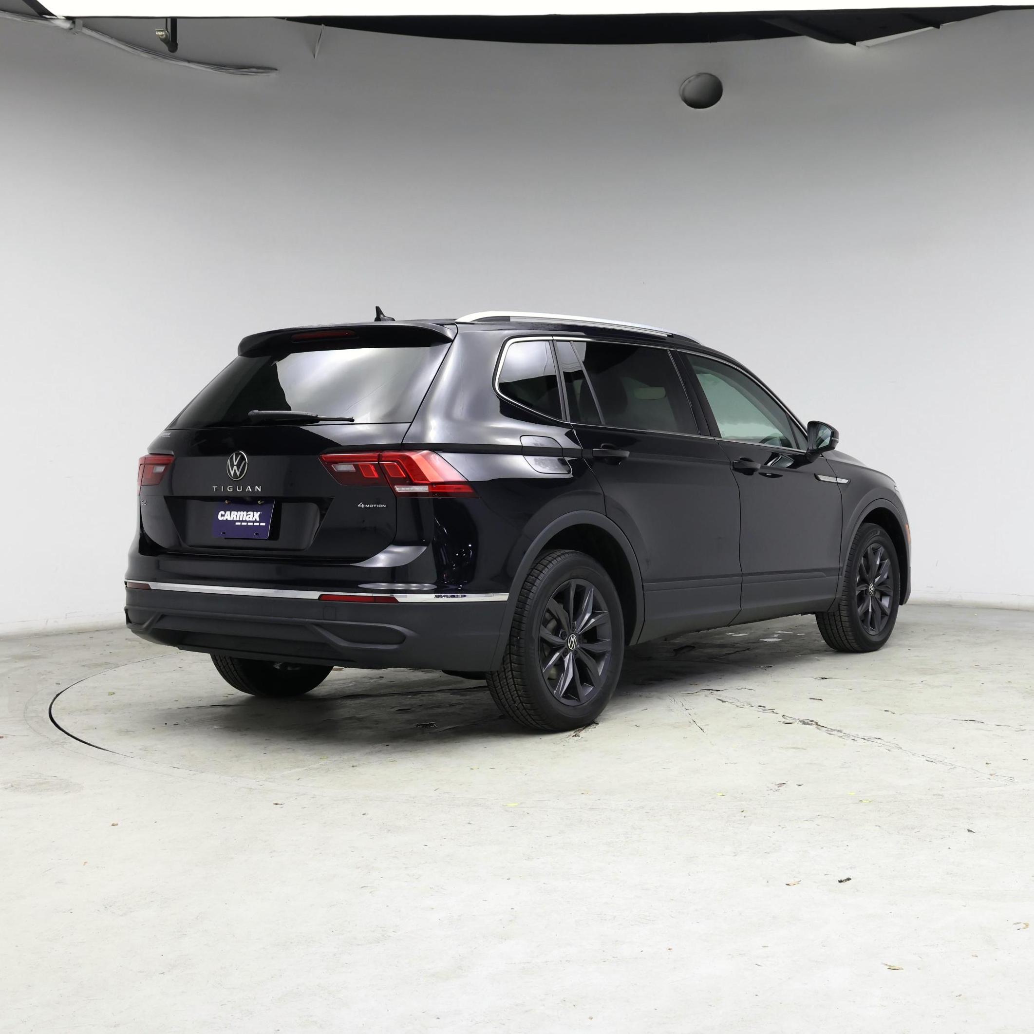 Thumbnail: 2022 Volkswagen Tiguan - 8