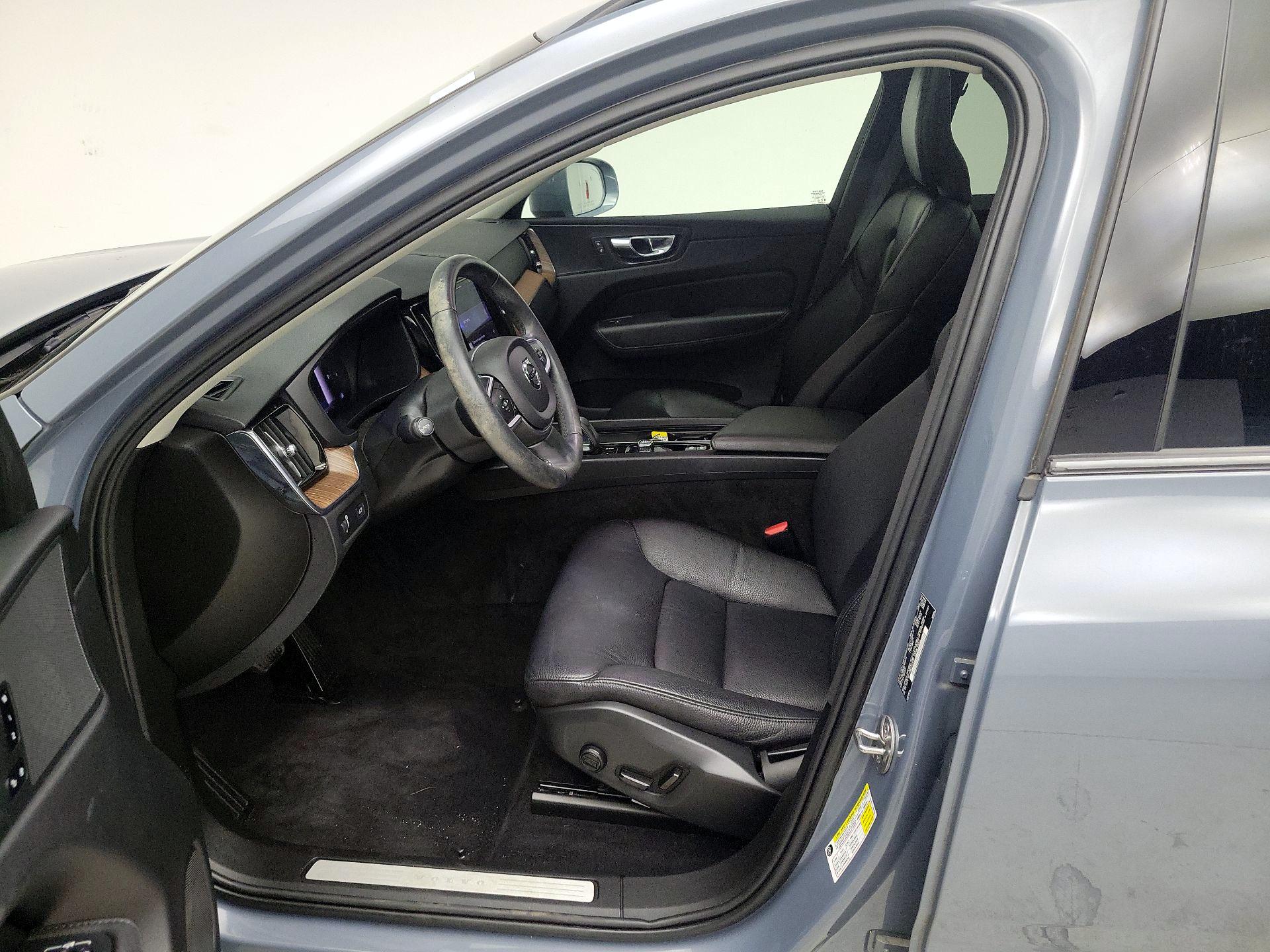 Thumbnail: 2022 Volvo XC60 - 11