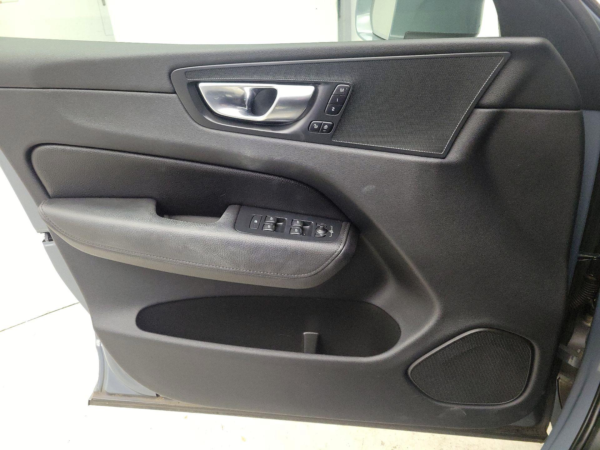 Thumbnail: 2022 Volvo XC60 - 12