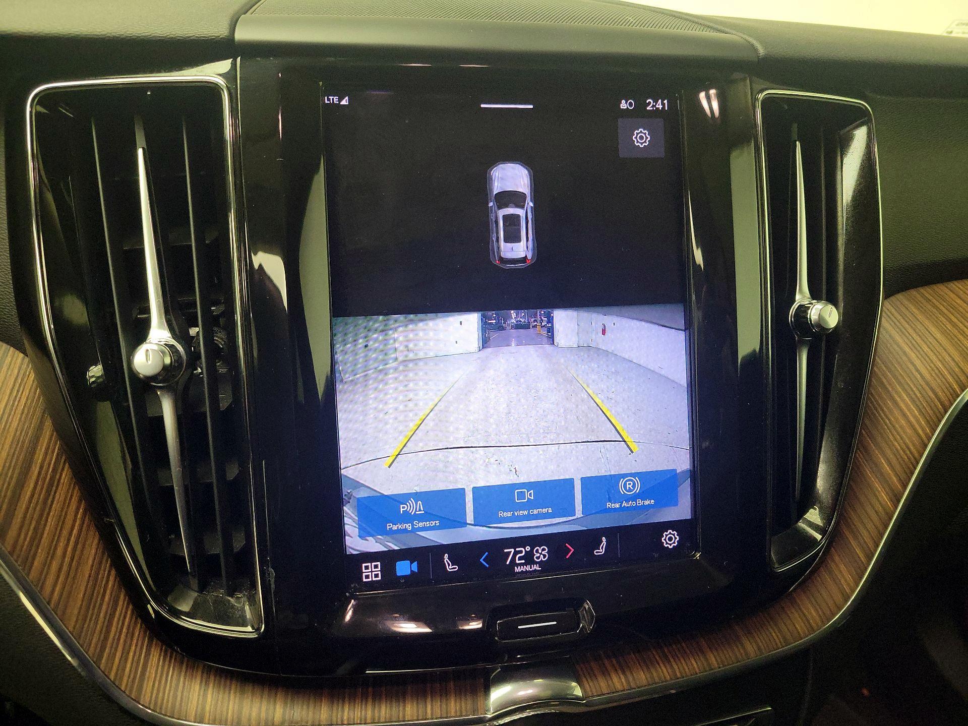 Thumbnail: 2022 Volvo XC60 - 14