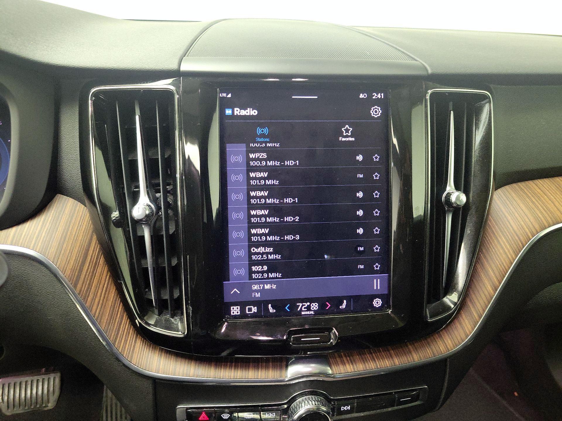 Thumbnail: 2022 Volvo XC60 - 15