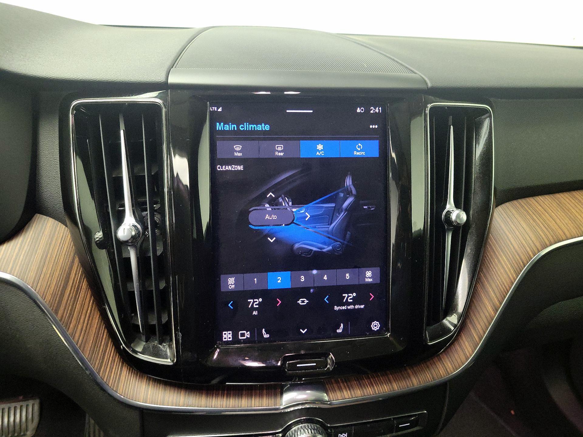 Thumbnail: 2022 Volvo XC60 - 16