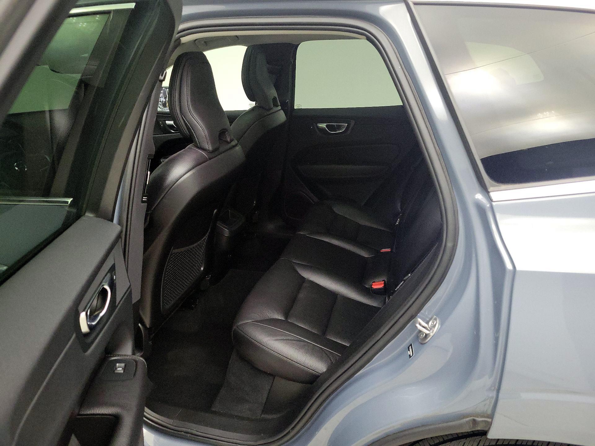 Thumbnail: 2022 Volvo XC60 - 20