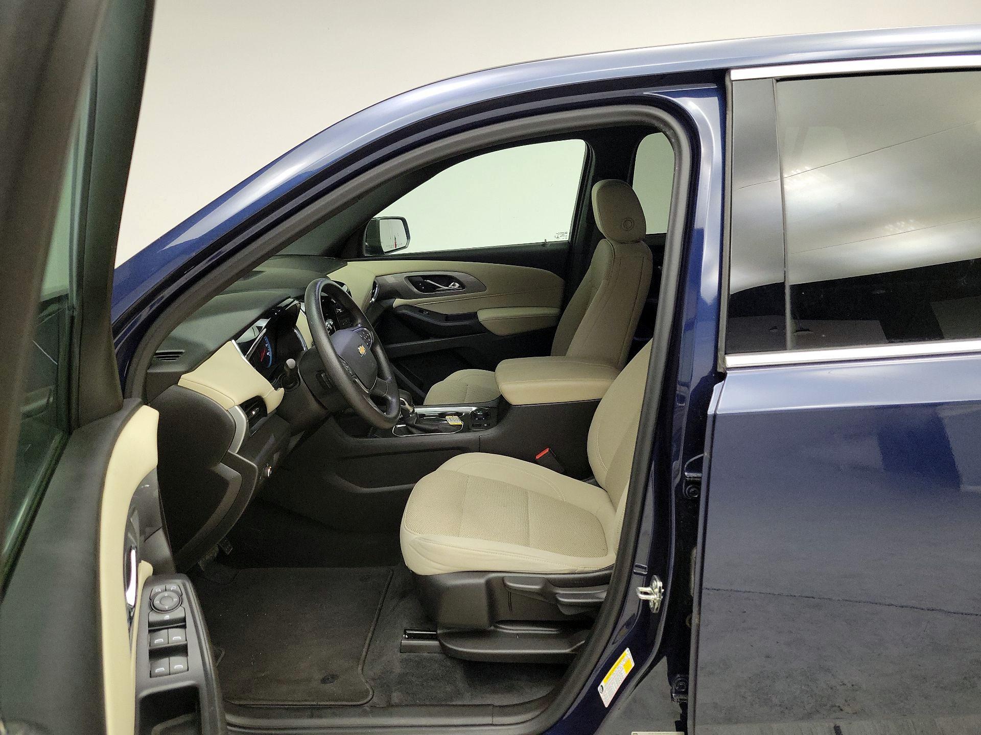 Thumbnail: 2022 Chevrolet Traverse - 11