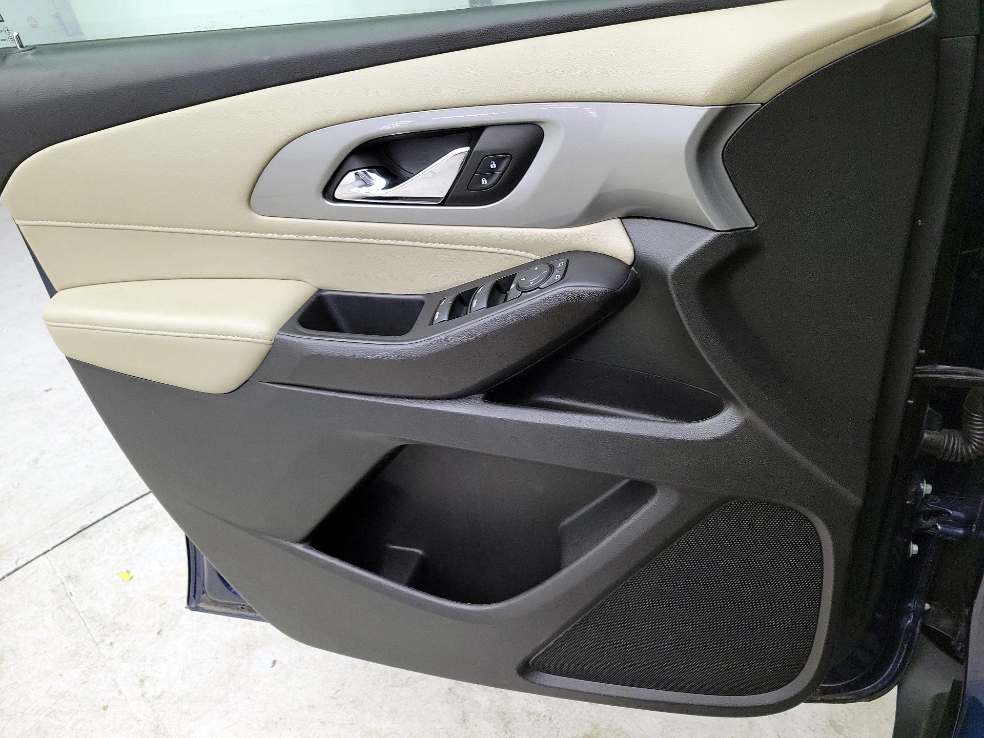 Thumbnail: 2022 Chevrolet Traverse - 12