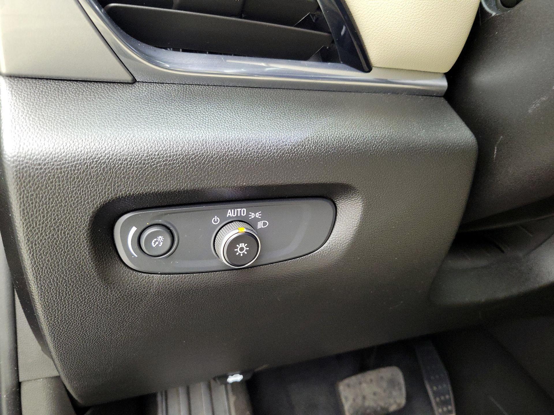 Thumbnail: 2022 Chevrolet Traverse - 13