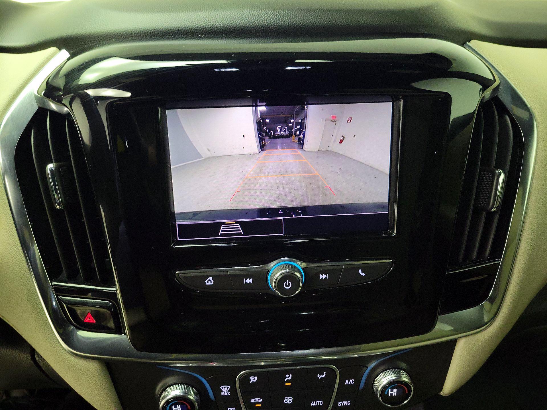 Thumbnail: 2022 Chevrolet Traverse - 14