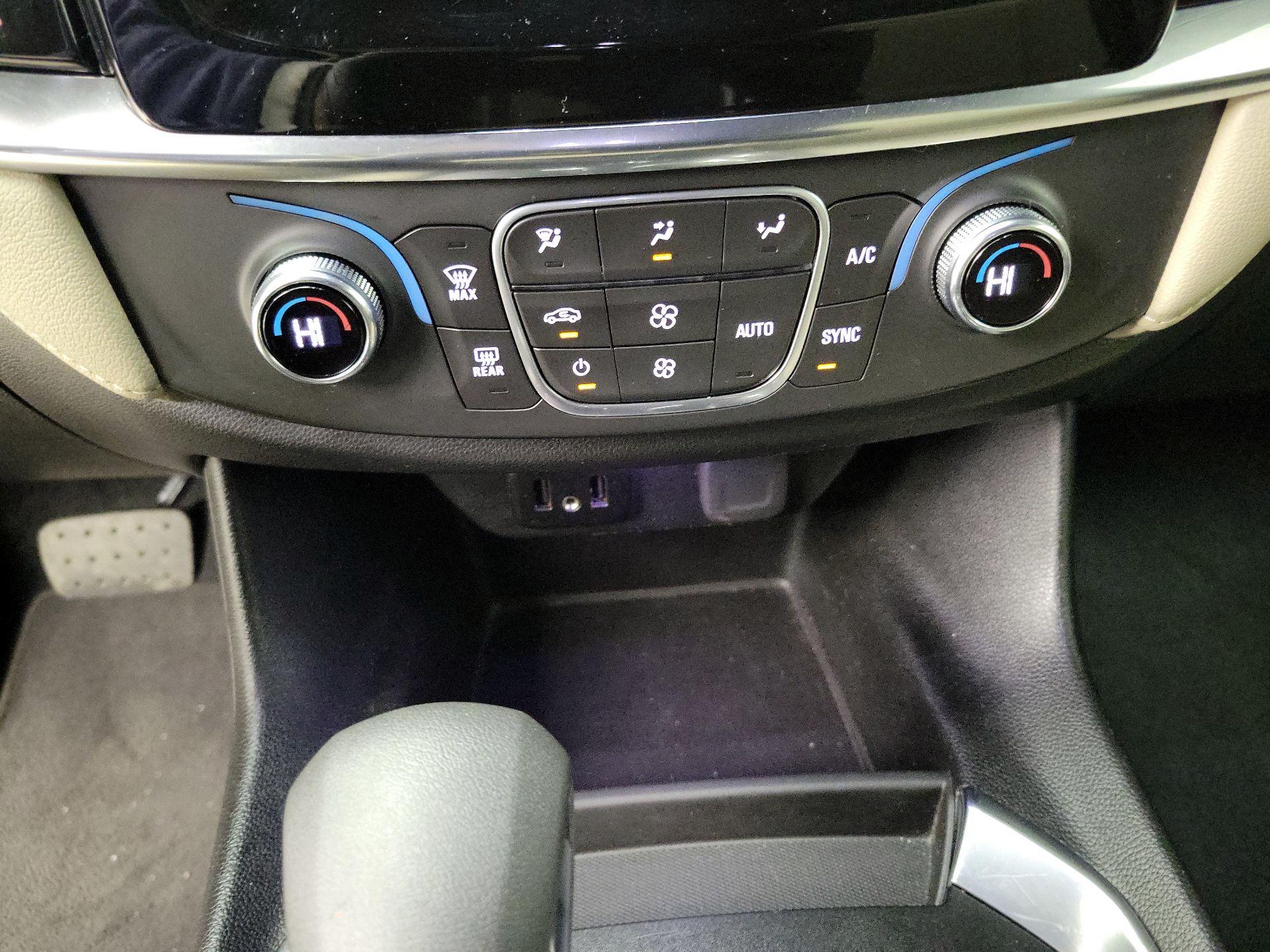 Thumbnail: 2022 Chevrolet Traverse - 16