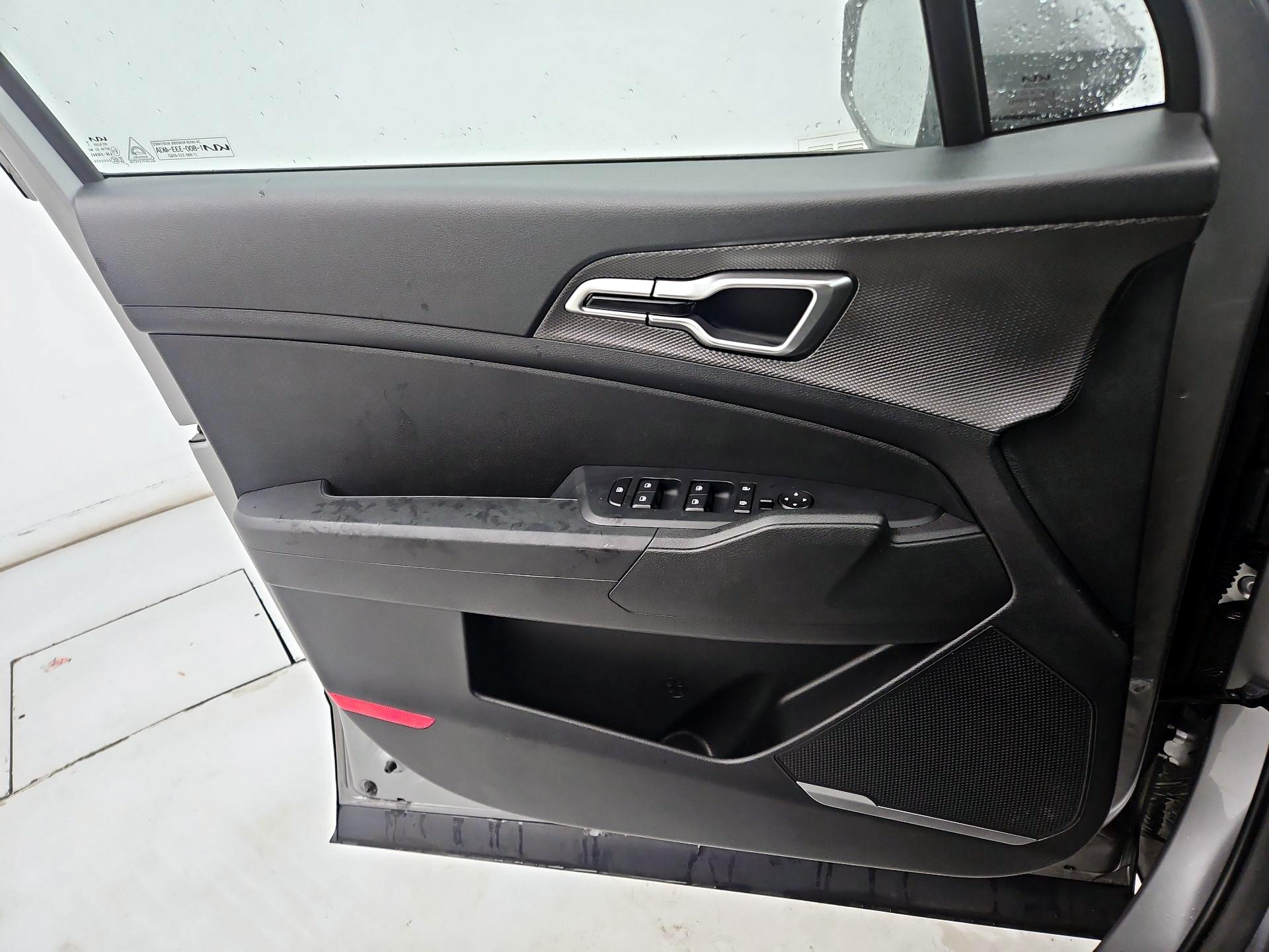 Thumbnail: 2023 Kia Sportage - 12