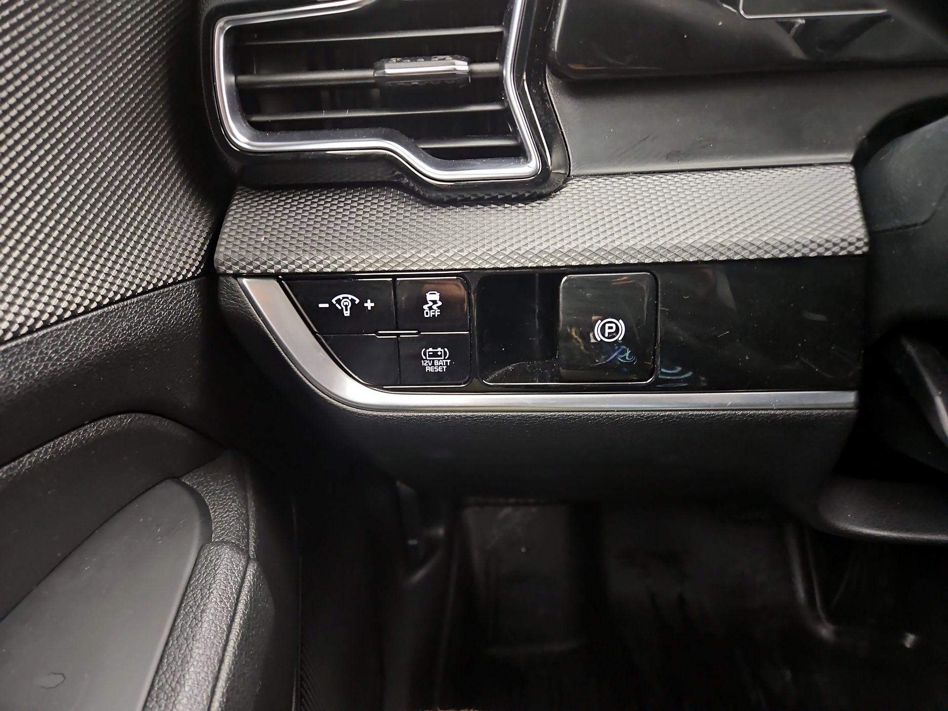 Thumbnail: 2023 Kia Sportage - 13