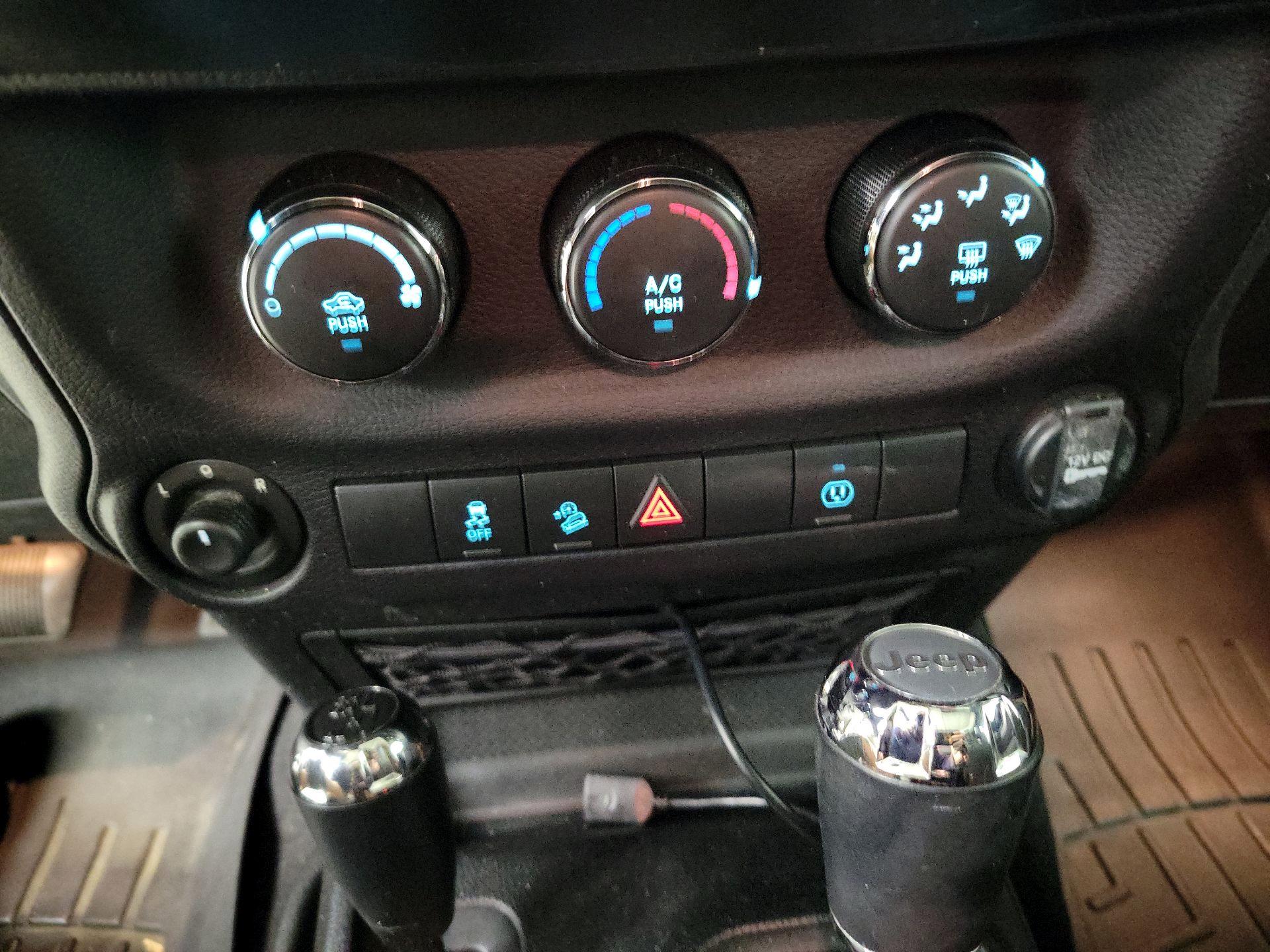 Thumbnail: 2018 Jeep Wrangler - 15