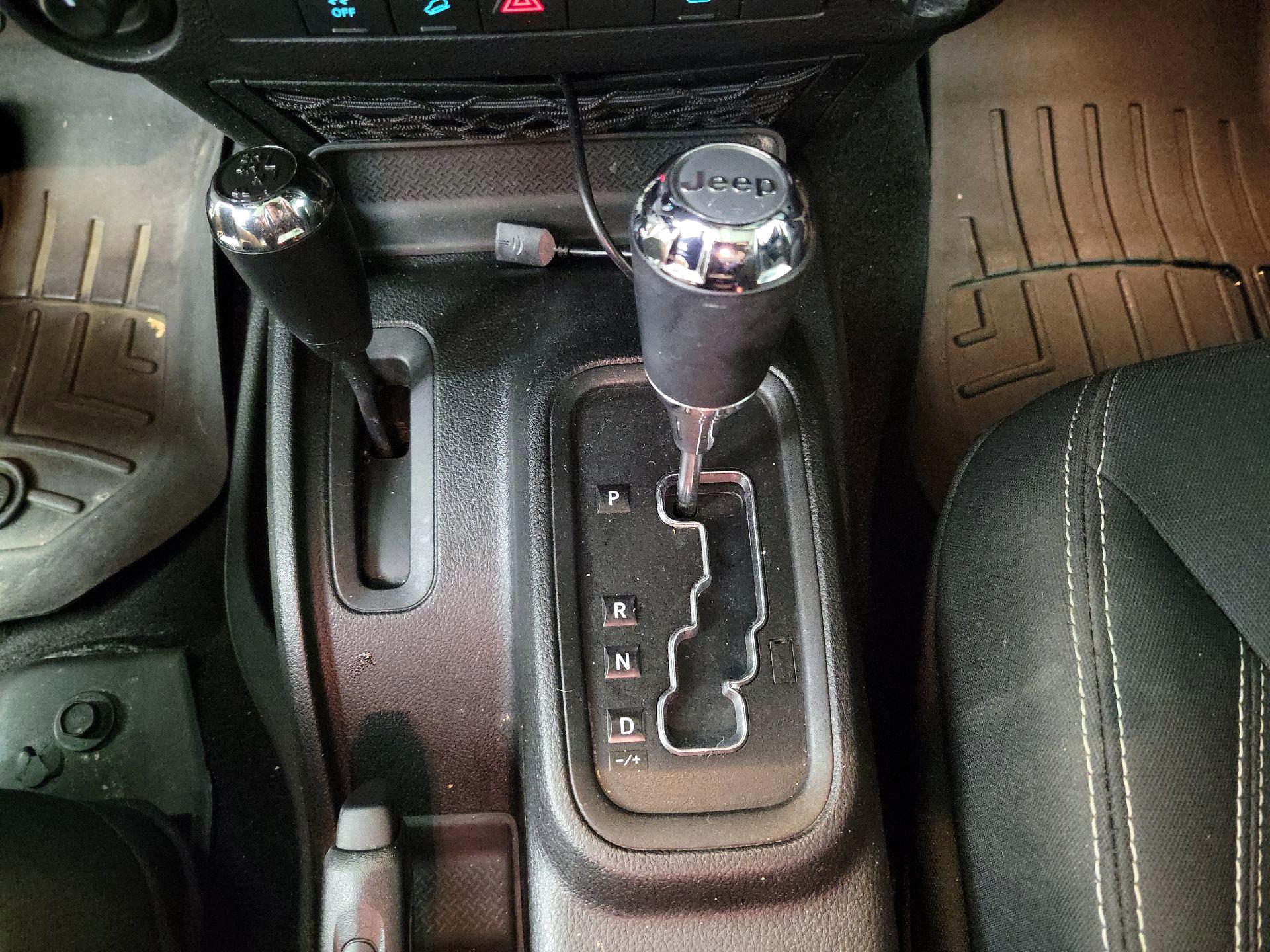 Thumbnail: 2018 Jeep Wrangler - 16