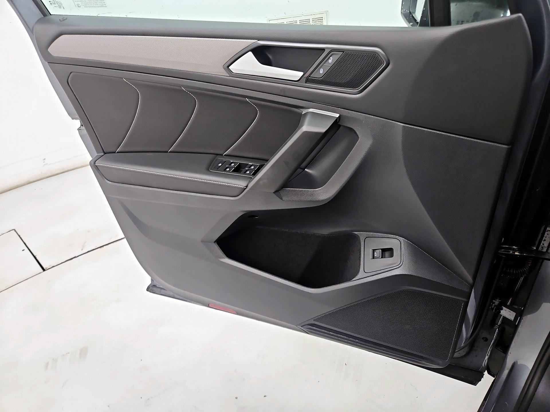 Thumbnail: 2024 Volkswagen Tiguan - 12