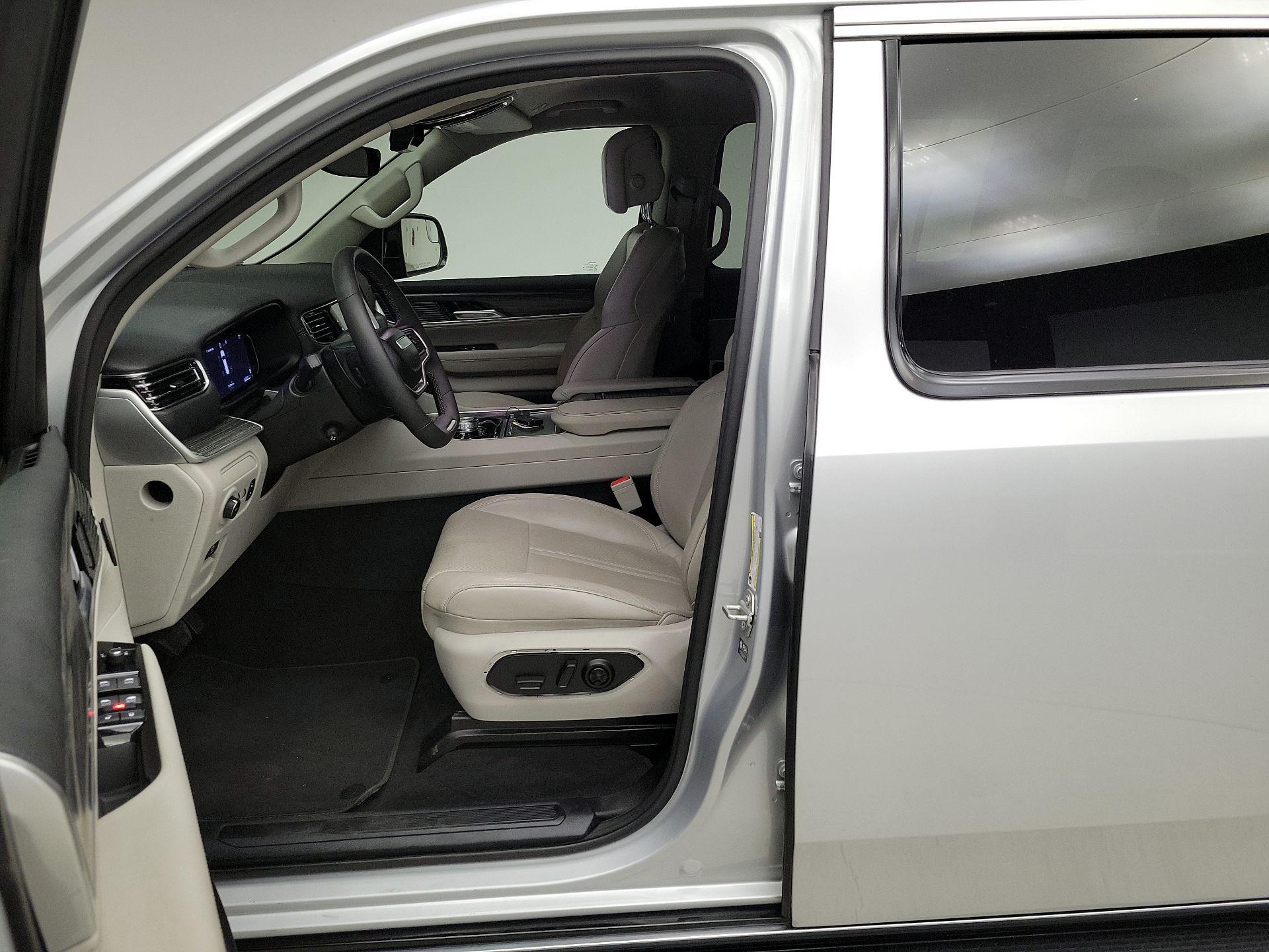 Thumbnail: 2024 Jeep Wagoneer - 11