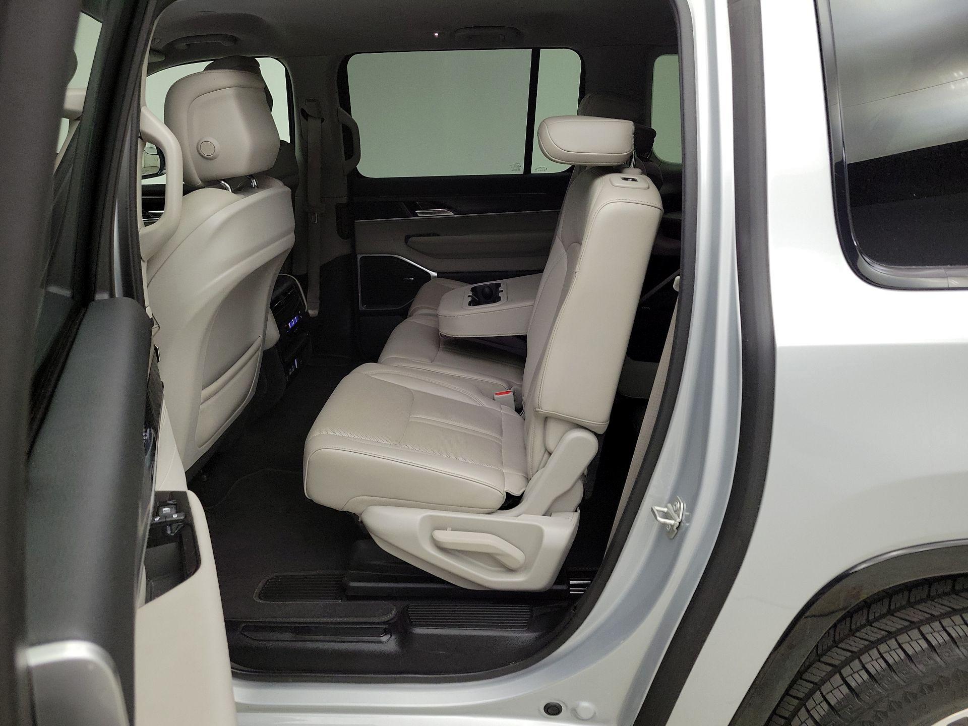 Thumbnail: 2024 Jeep Wagoneer - 20