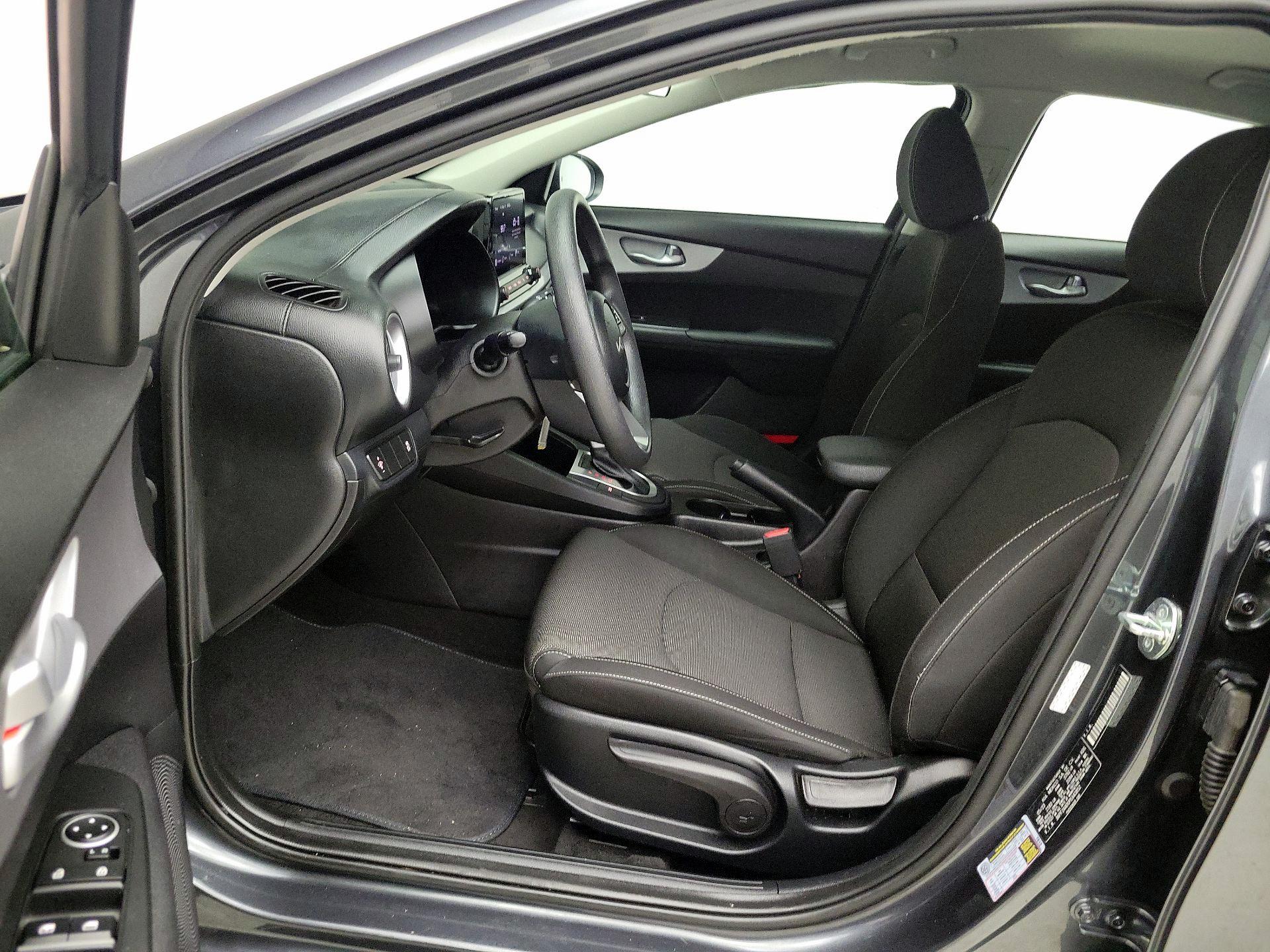 Thumbnail: 2023 Kia Forte - 11