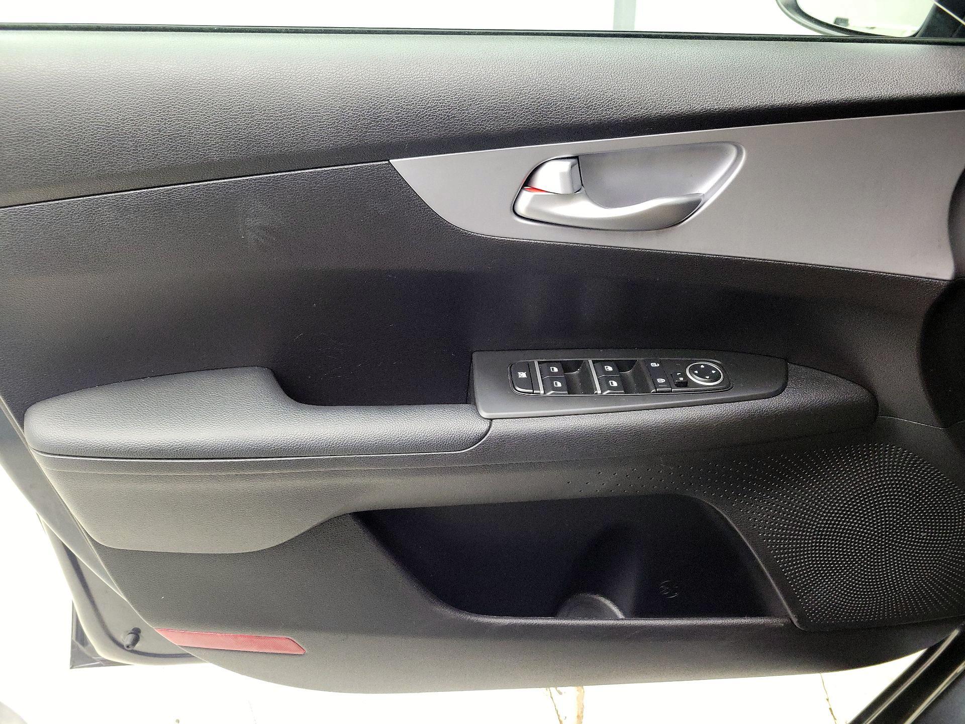 Thumbnail: 2023 Kia Forte - 12