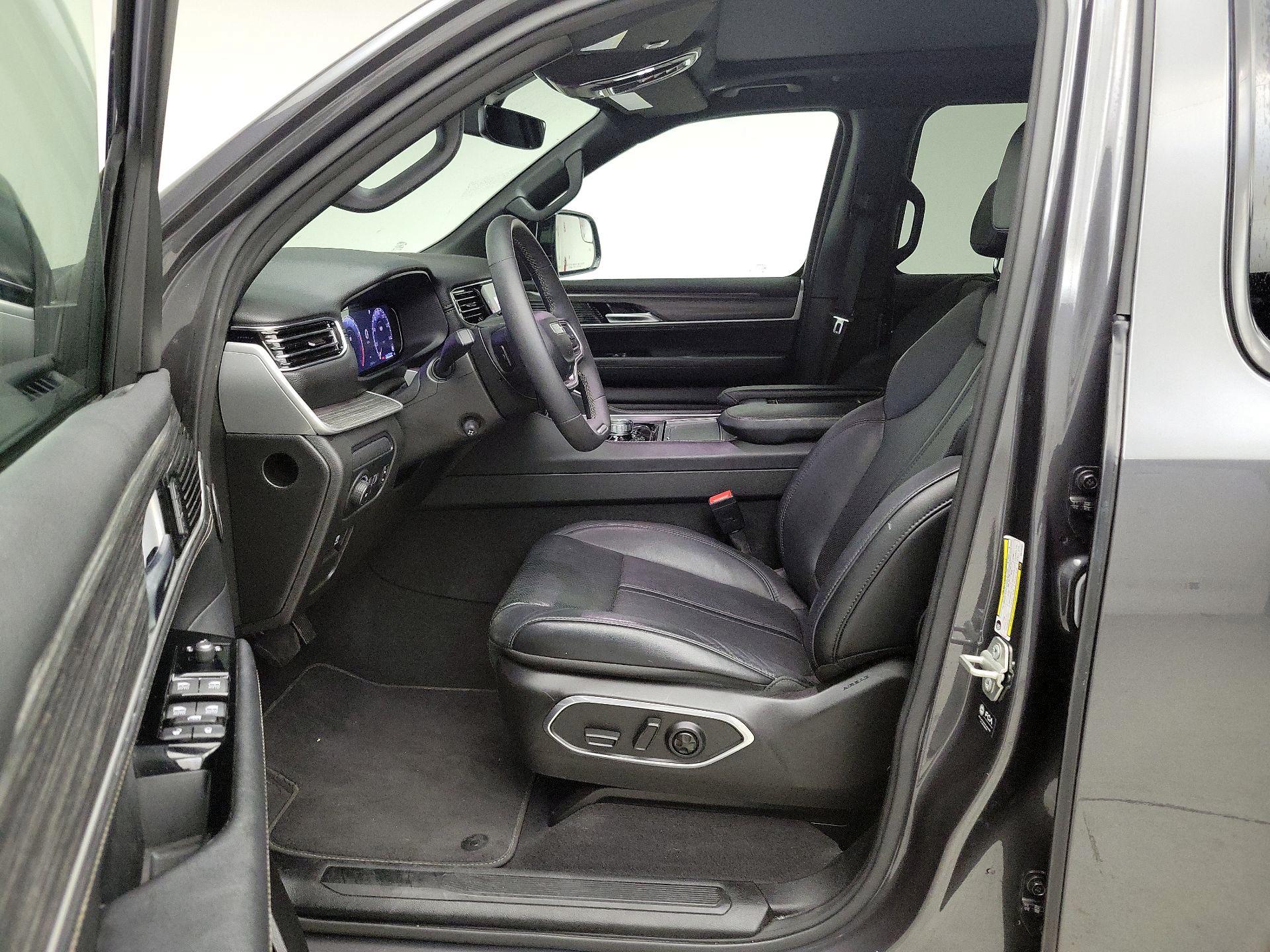 Thumbnail: 2024 Jeep Wagoneer - 11