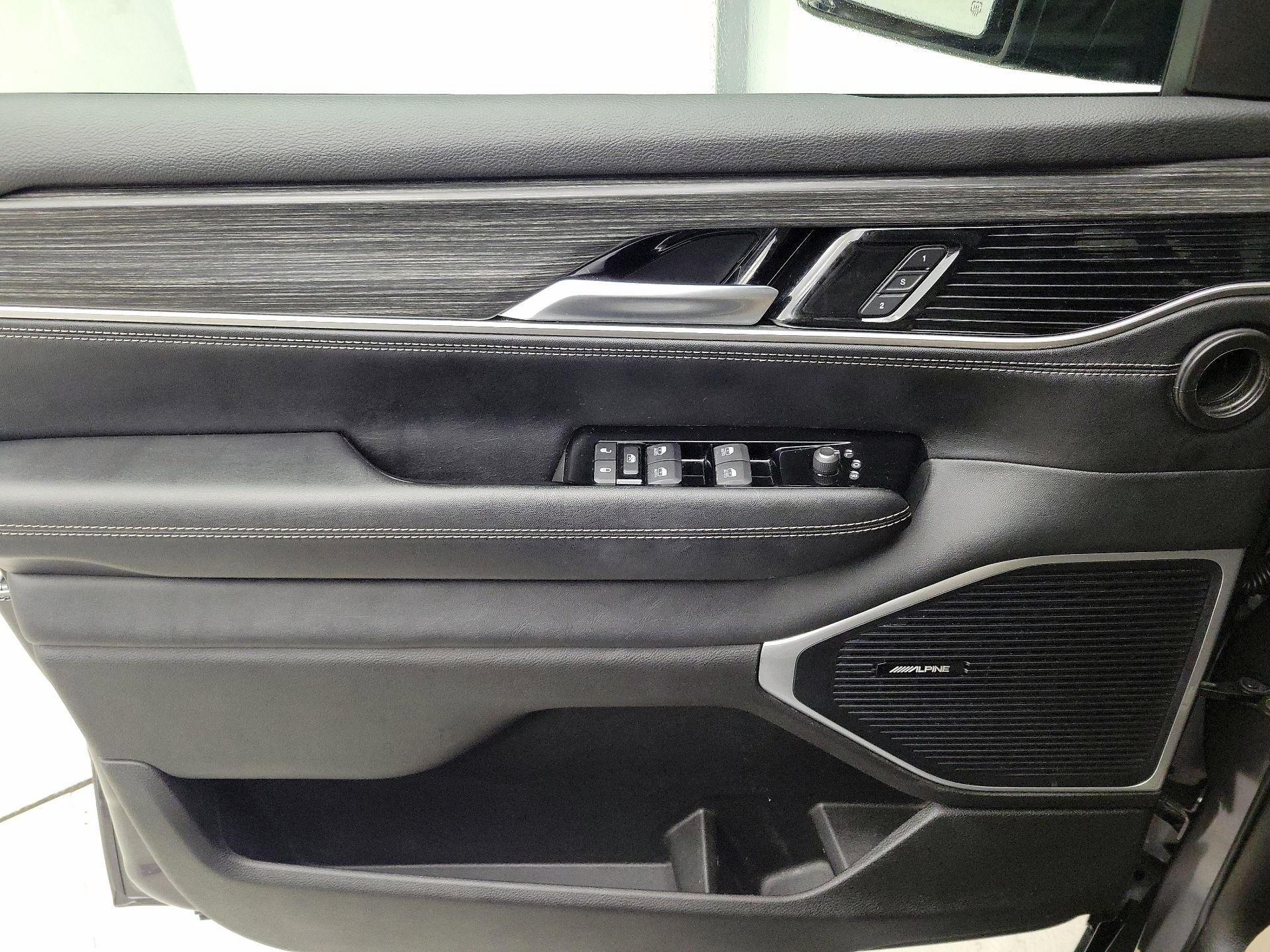 Thumbnail: 2024 Jeep Wagoneer - 12