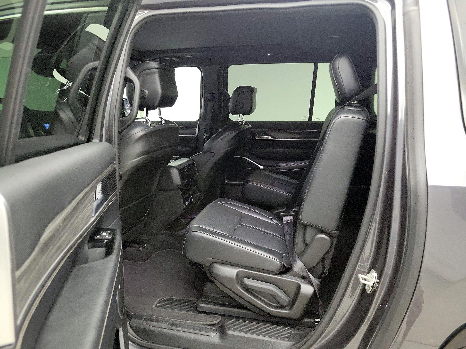 Thumbnail: 2024 Jeep Wagoneer - 20