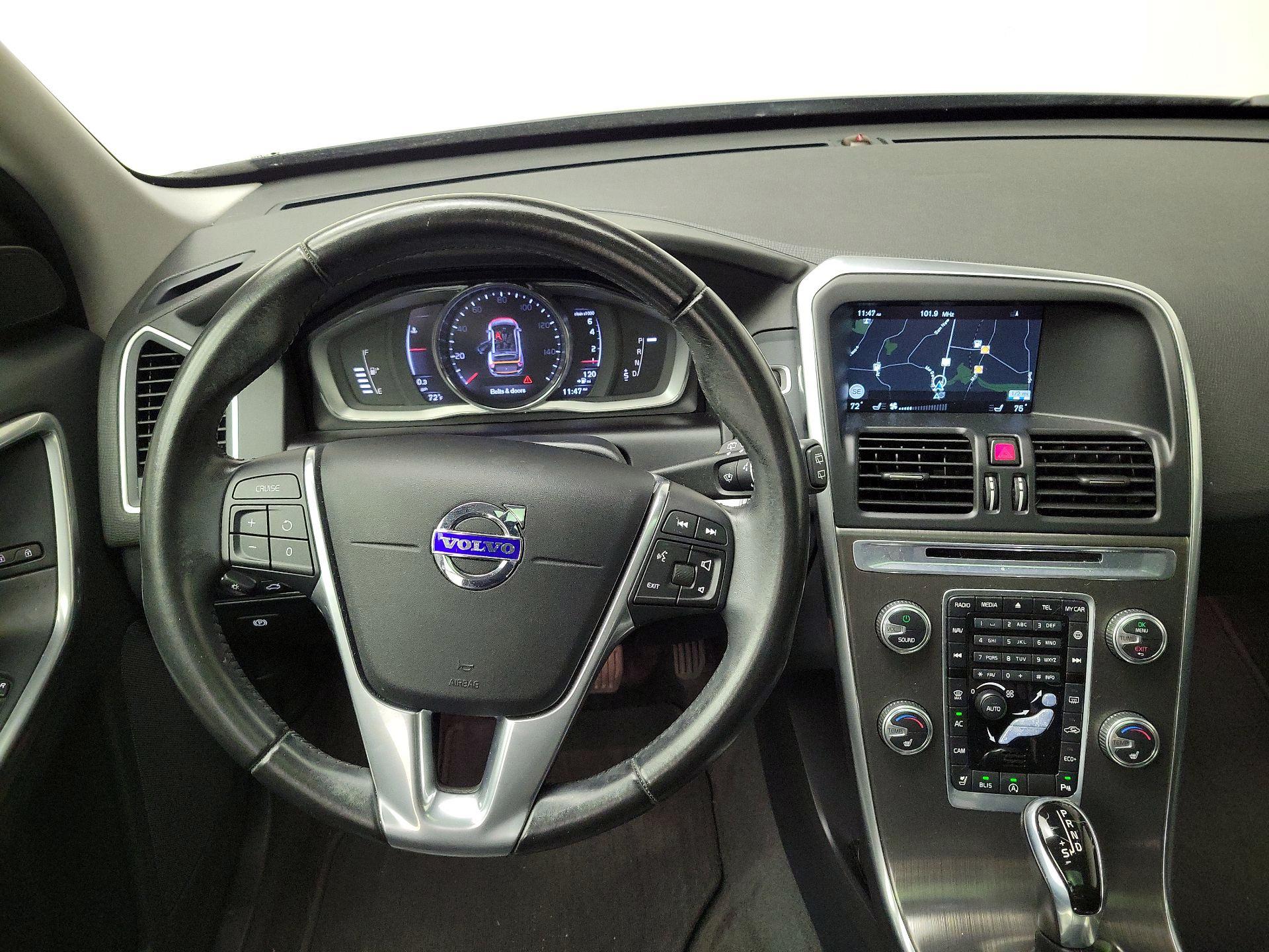 Thumbnail: 2016 Volvo XC60 - 10