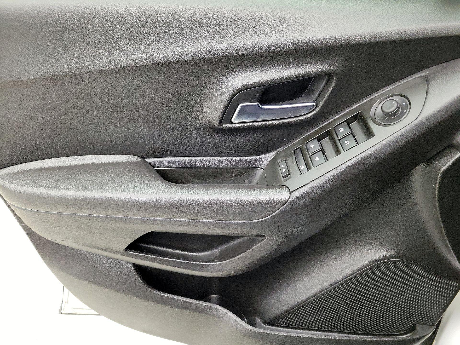 Thumbnail: 2018 Chevrolet Trax - 12