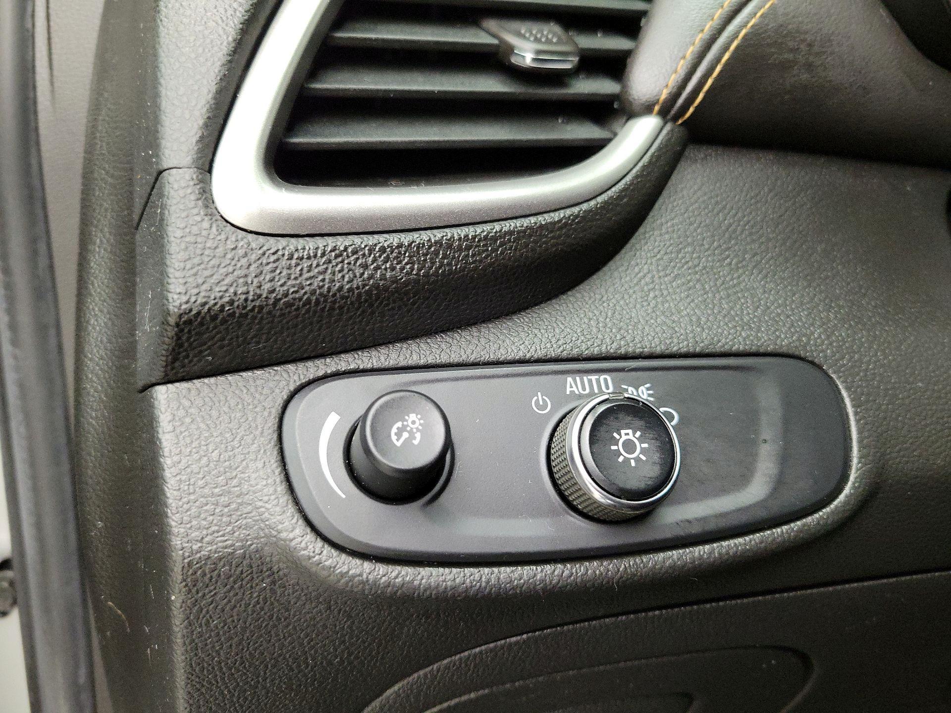 Thumbnail: 2018 Chevrolet Trax - 13