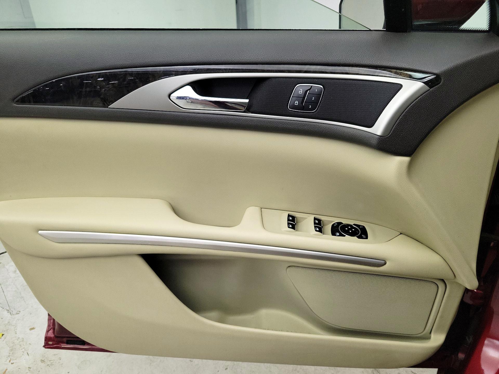 Thumbnail: 2015 Lincoln MKZ - 12