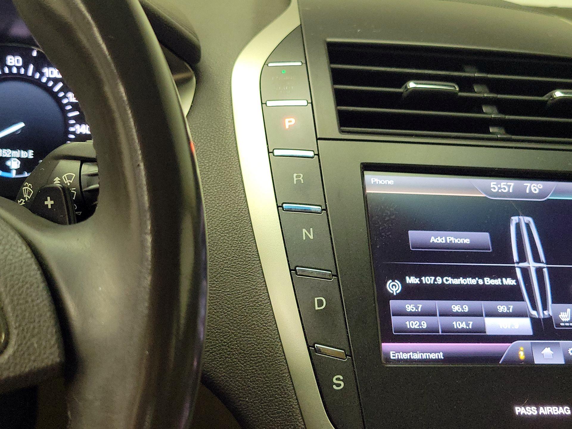 Thumbnail: 2015 Lincoln MKZ - 17