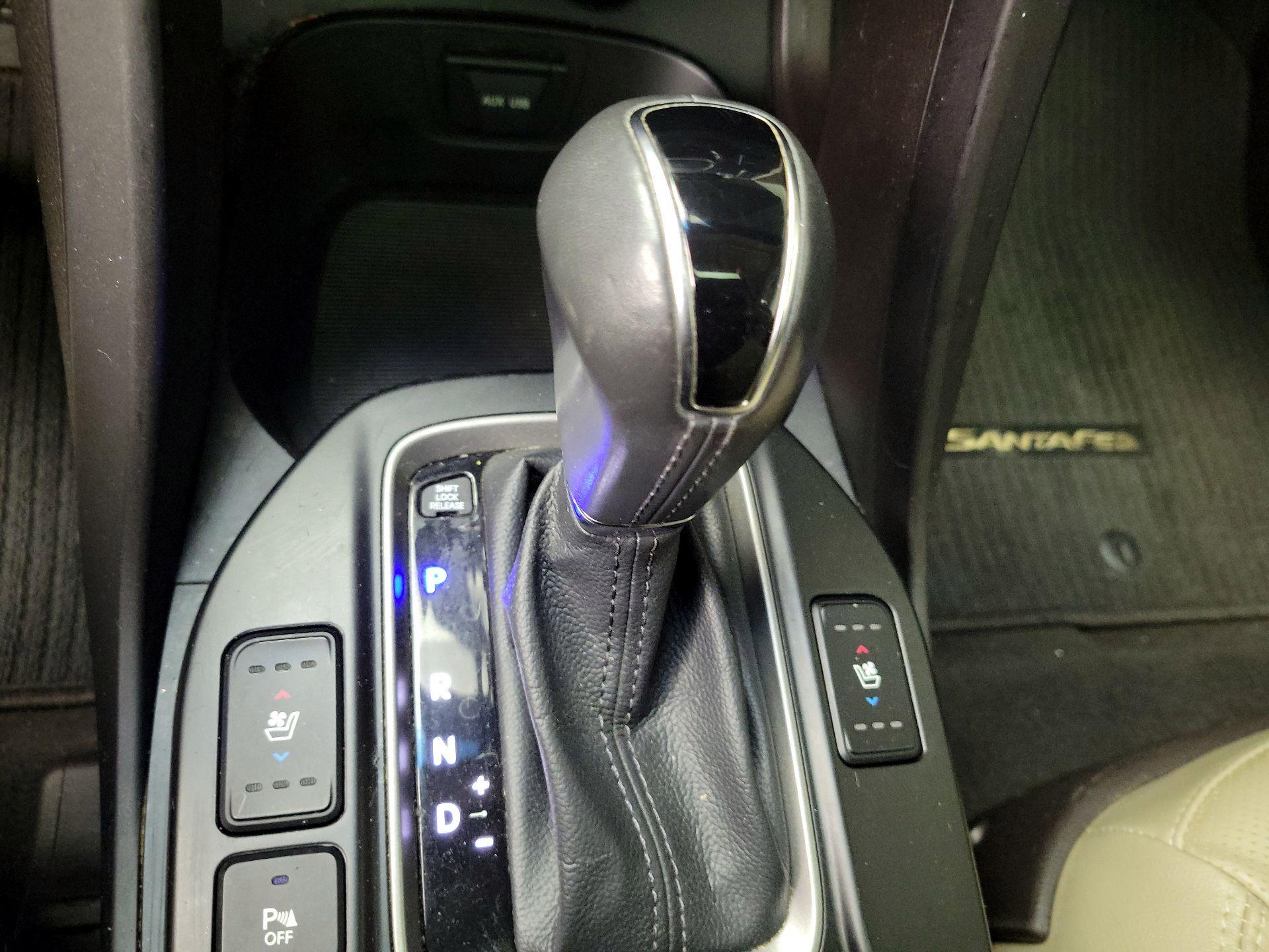 Thumbnail: 2016 Hyundai Santa Fe - 18