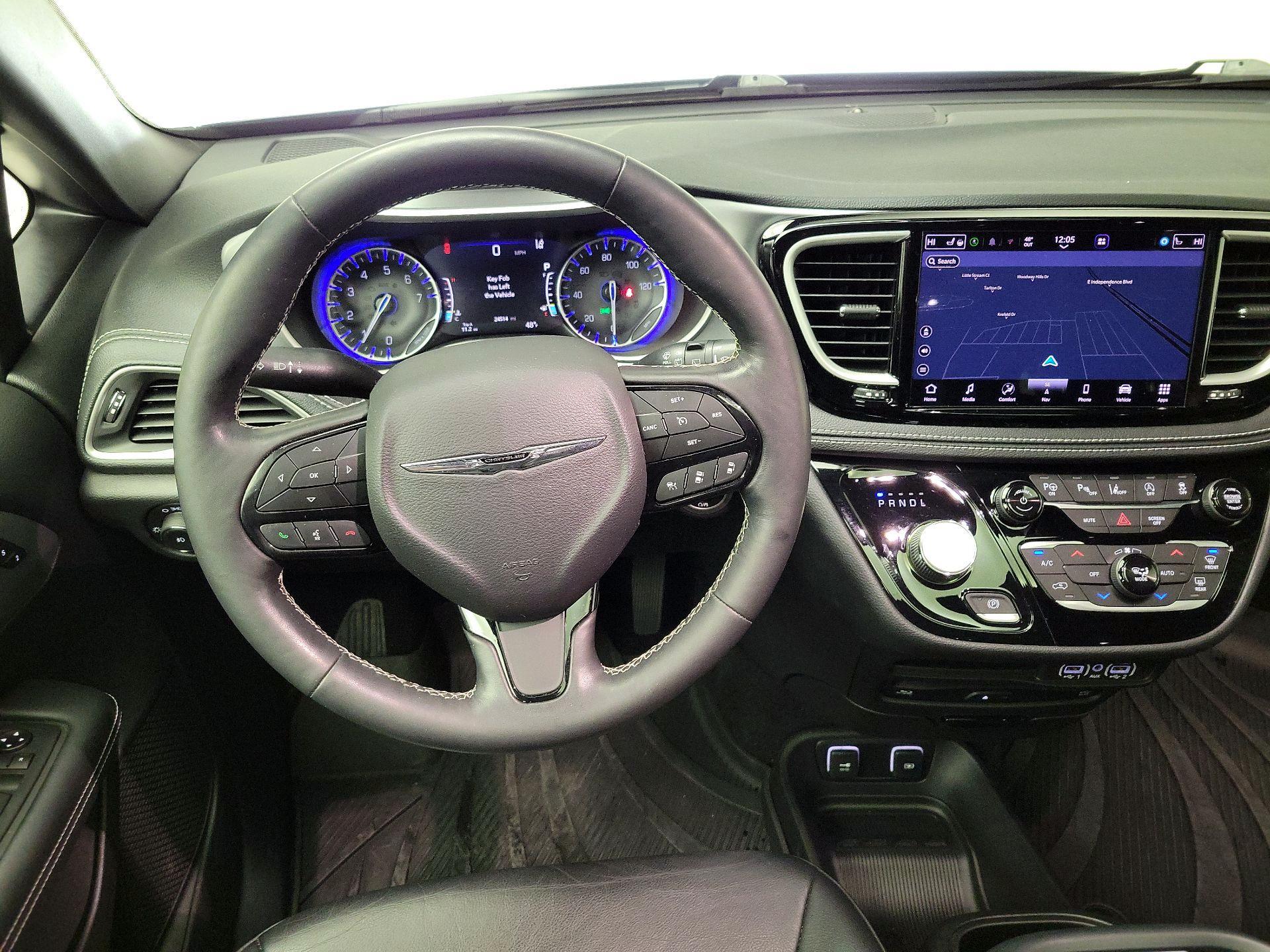 Thumbnail: 2021 Chrysler Pacifica - 10