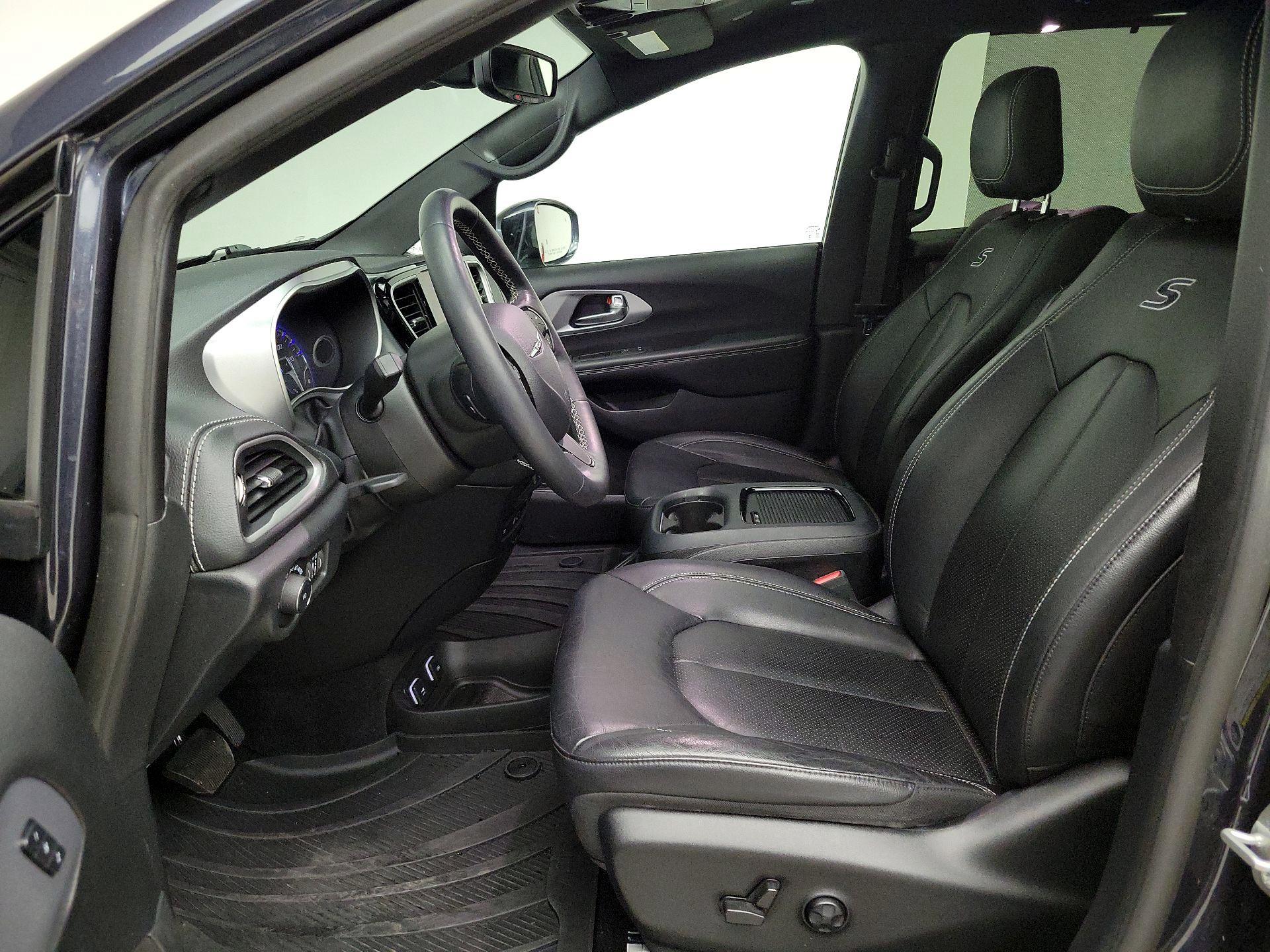 Thumbnail: 2021 Chrysler Pacifica - 11