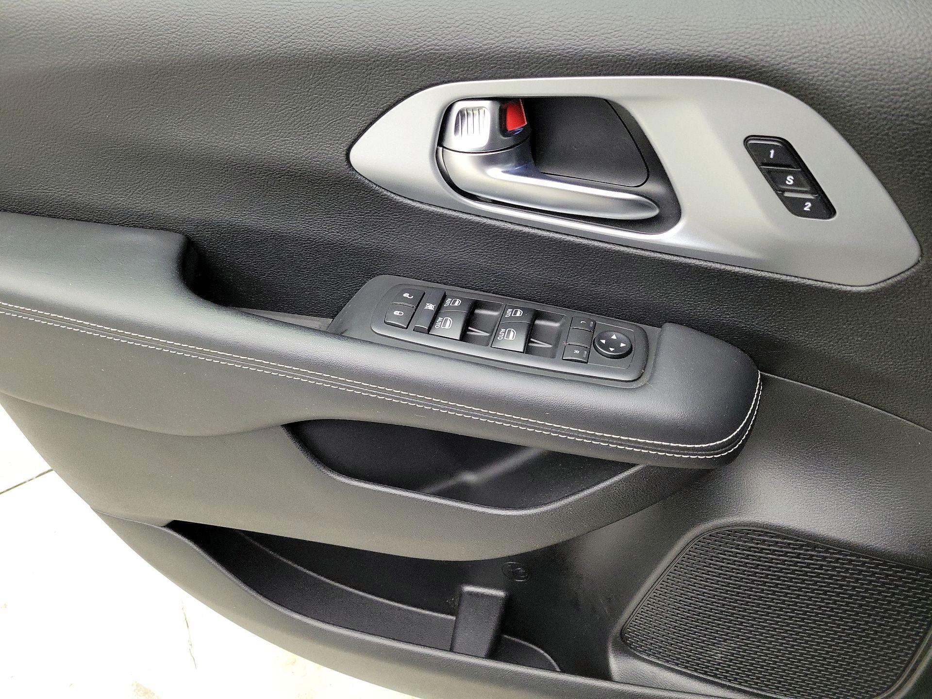 Thumbnail: 2021 Chrysler Pacifica - 12